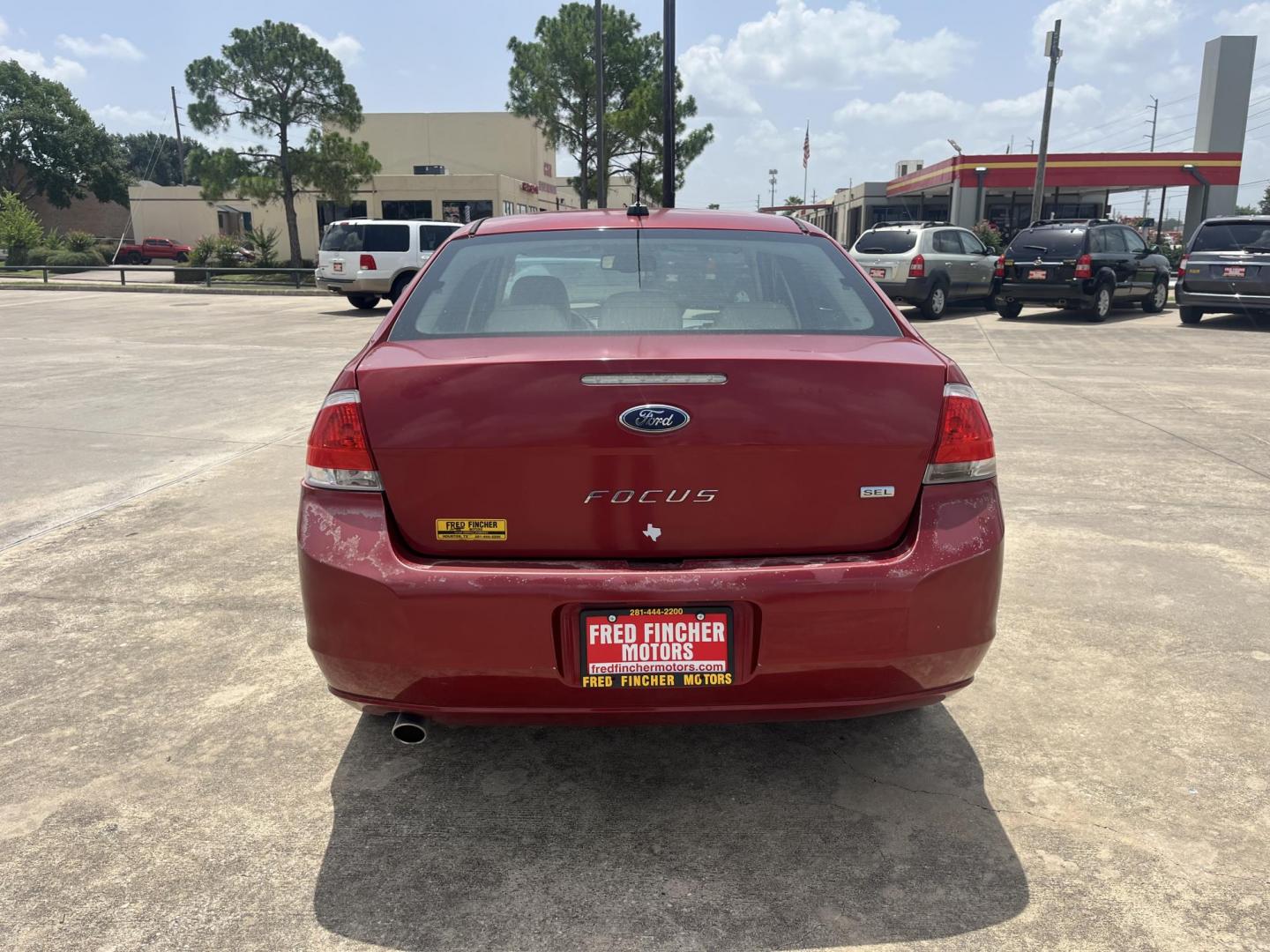 2010 red Ford Focus SEL Sedan (1FAHP3HN8AW) with an 2.0L L4 DOHC 16V engine, Auto transmission, located at 14700 Tomball Parkway 249, Houston, TX, 77086, (281) 444-2200, 29.928619, -95.504074 - Photo#5
