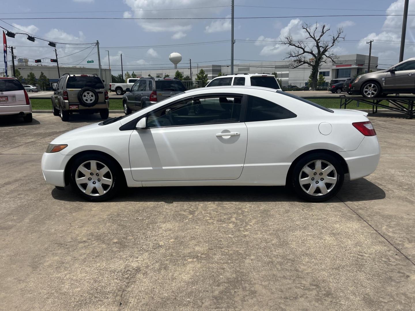 2008 white /Gray Honda Civic LX Coupe AT (2HGFG12658H) with an 1.8L L4 SOHC 16V engine, 5-Speed Automatic Overdrive transmission, located at 14700 Tomball Parkway 249, Houston, TX, 77086, (281) 444-2200, 29.928619, -95.504074 - Photo#3