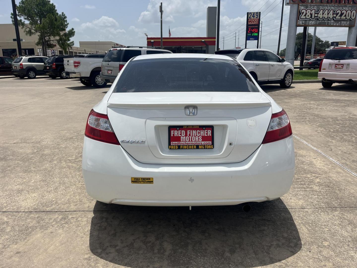 2008 white /Gray Honda Civic LX Coupe AT (2HGFG12658H) with an 1.8L L4 SOHC 16V engine, 5-Speed Automatic Overdrive transmission, located at 14700 Tomball Parkway 249, Houston, TX, 77086, (281) 444-2200, 29.928619, -95.504074 - Photo#5