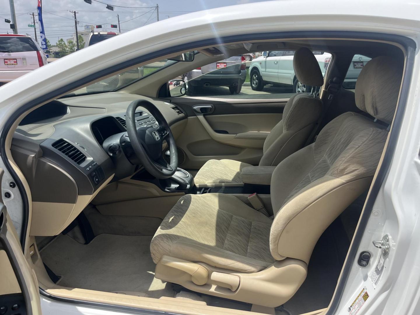 2008 white /Gray Honda Civic LX Coupe AT (2HGFG12658H) with an 1.8L L4 SOHC 16V engine, 5-Speed Automatic Overdrive transmission, located at 14700 Tomball Parkway 249, Houston, TX, 77086, (281) 444-2200, 29.928619, -95.504074 - Photo#8