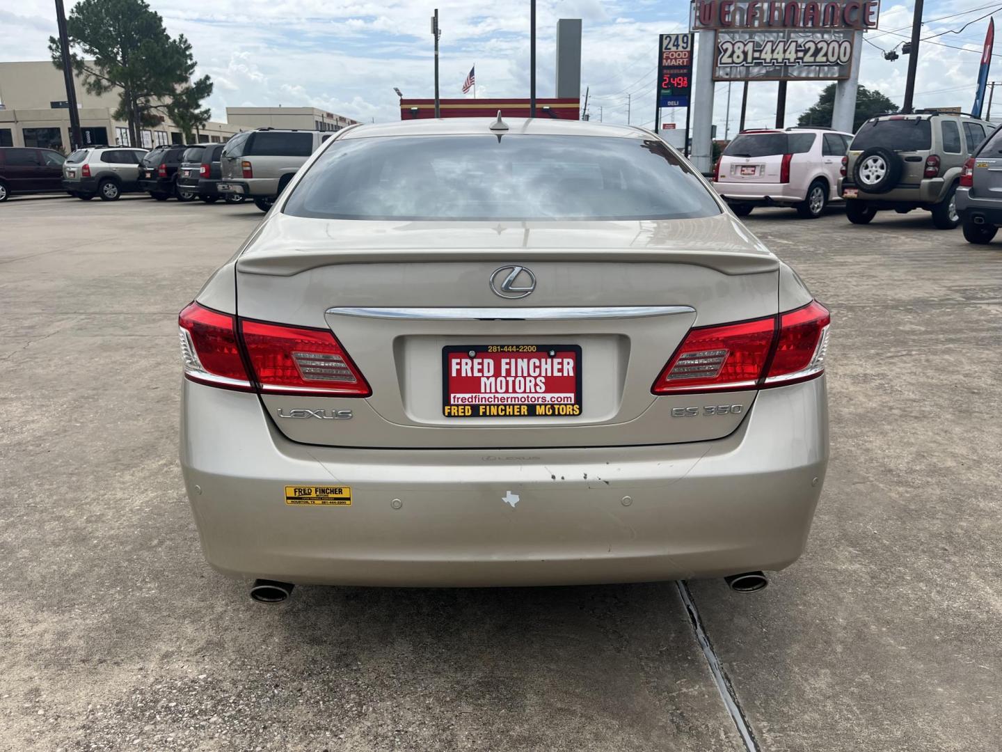 2010 GOLD /Tan Lexus ES 350 Sedan (JTHBK1EG9A2) with an 3.5L V6 DOHC 24V engine, 6-Speed Automatic transmission, located at 14700 Tomball Parkway 249, Houston, TX, 77086, (281) 444-2200, 29.928619, -95.504074 - Photo#5