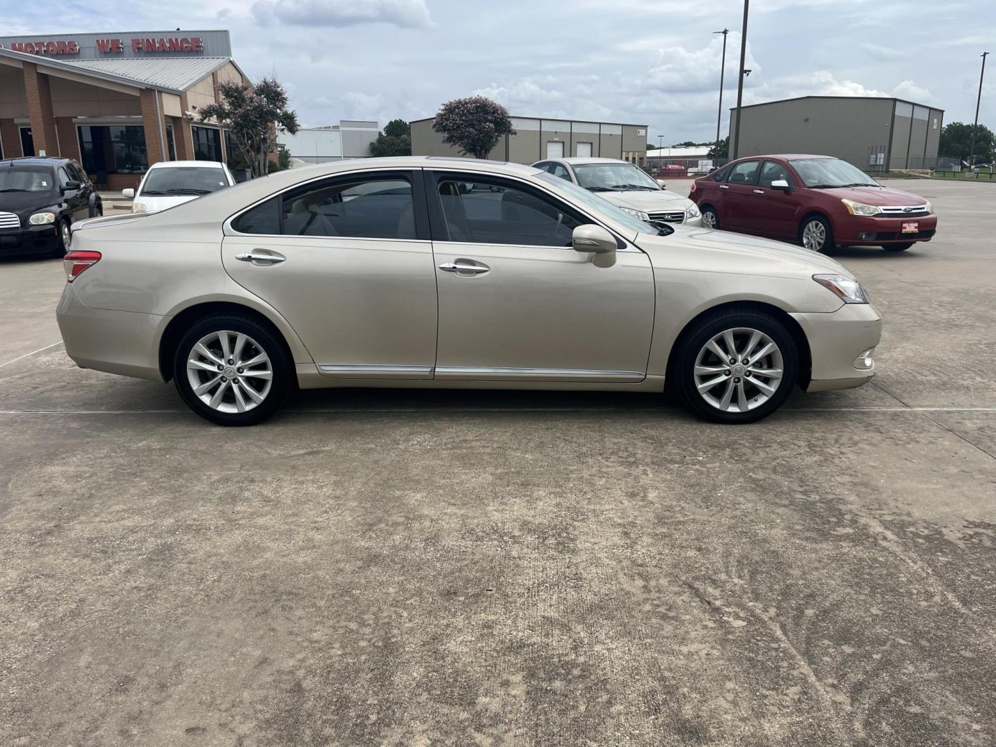 2010 GOLD /Tan Lexus ES 350 Sedan (JTHBK1EG9A2) with an 3.5L V6 DOHC 24V engine, 6-Speed Automatic transmission, located at 14700 Tomball Parkway 249, Houston, TX, 77086, (281) 444-2200, 29.928619, -95.504074 - Photo#7