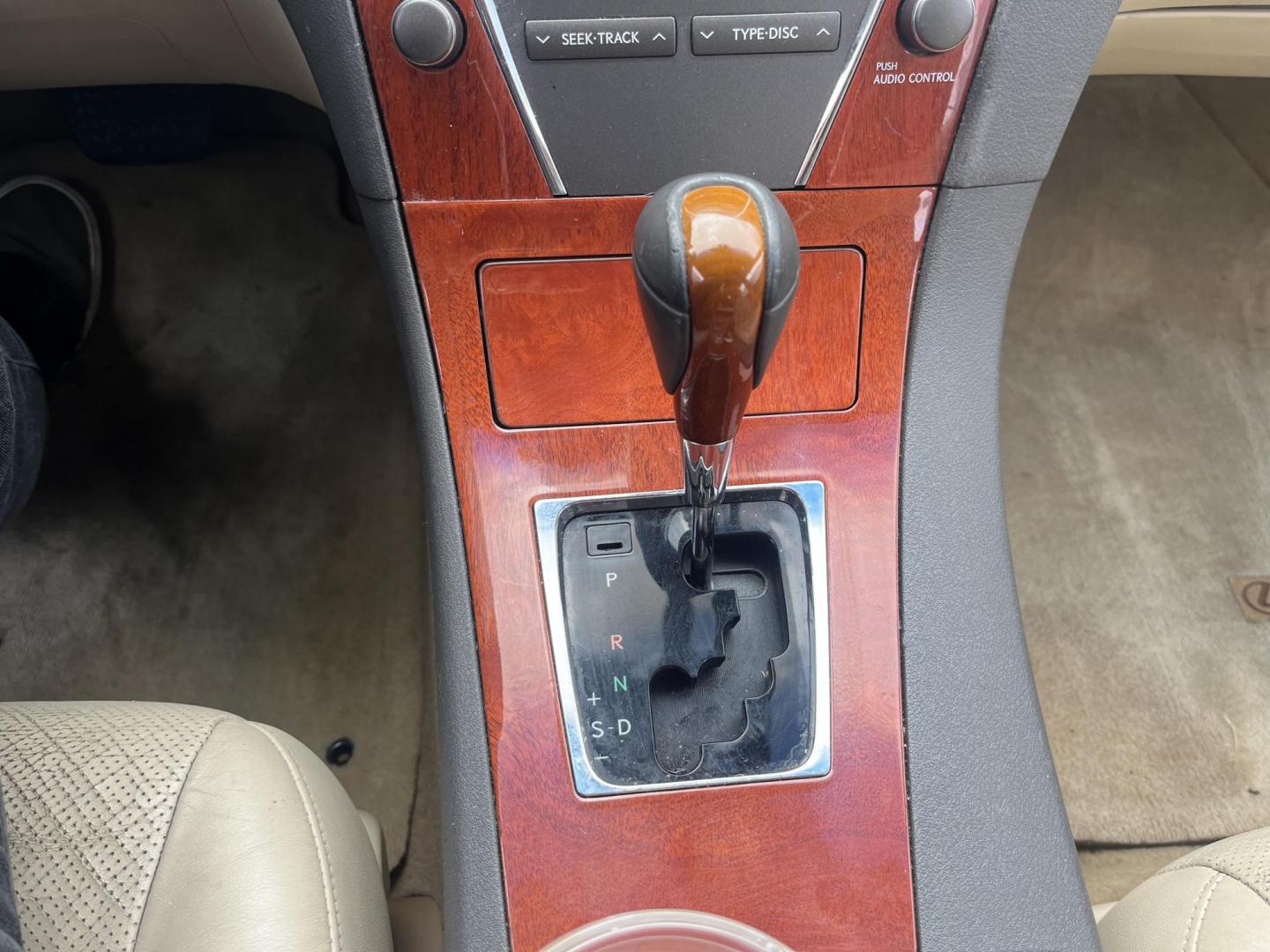 2010 GOLD /Tan Lexus ES 350 Sedan (JTHBK1EG9A2) with an 3.5L V6 DOHC 24V engine, 6-Speed Automatic transmission, located at 14700 Tomball Parkway 249, Houston, TX, 77086, (281) 444-2200, 29.928619, -95.504074 - Photo#13