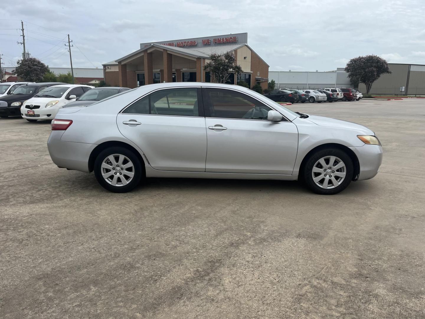 2008 silver /Gray Toyota Camry CE 5-Spd AT (4T1BE46KX8U) with an 2.4L L4 DOHC 16V engine, 5-Speed Automatic Overdrive transmission, located at 14700 Tomball Parkway 249, Houston, TX, 77086, (281) 444-2200, 29.928619, -95.504074 - Photo#7