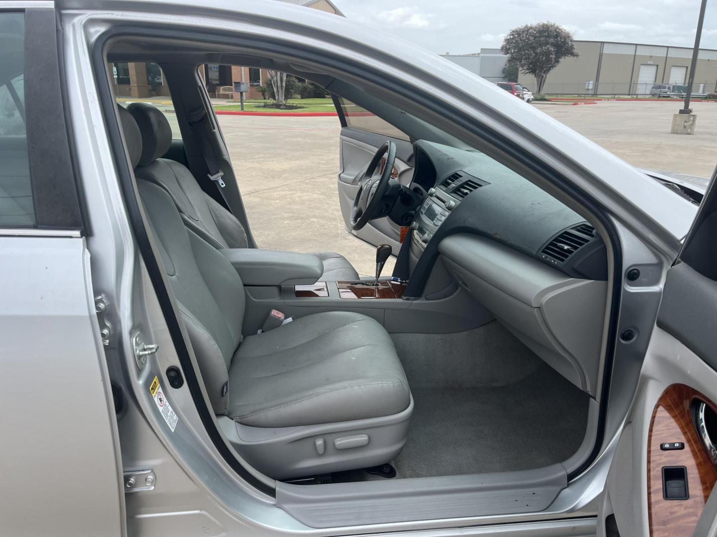 2008 silver /Gray Toyota Camry CE 5-Spd AT (4T1BE46KX8U) with an 2.4L L4 DOHC 16V engine, 5-Speed Automatic Overdrive transmission, located at 14700 Tomball Parkway 249, Houston, TX, 77086, (281) 444-2200, 29.928619, -95.504074 - Photo#11