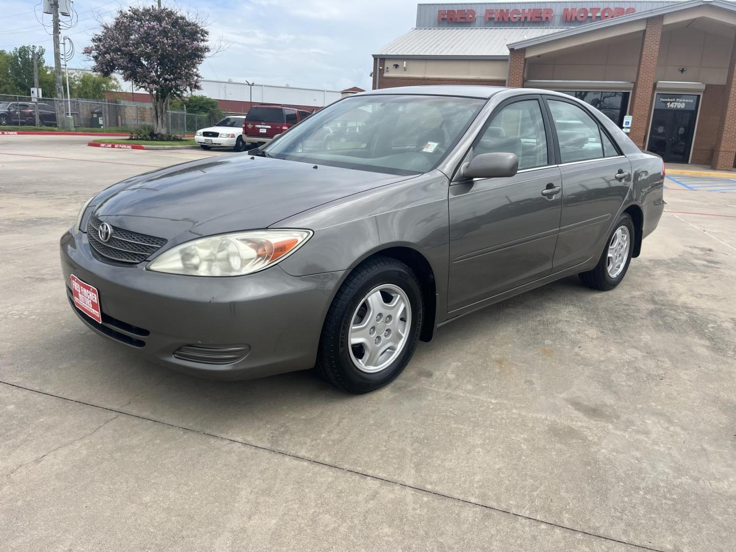 2003 GRAY /Gray Toyota Camry LE V6 (4T1BF32K23U) with an 3.0L V6 DOHC 24V engine, 5-Speed Automatic Overdrive transmission, located at 14700 Tomball Parkway 249, Houston, TX, 77086, (281) 444-2200, 29.928619, -95.504074 - Photo#2