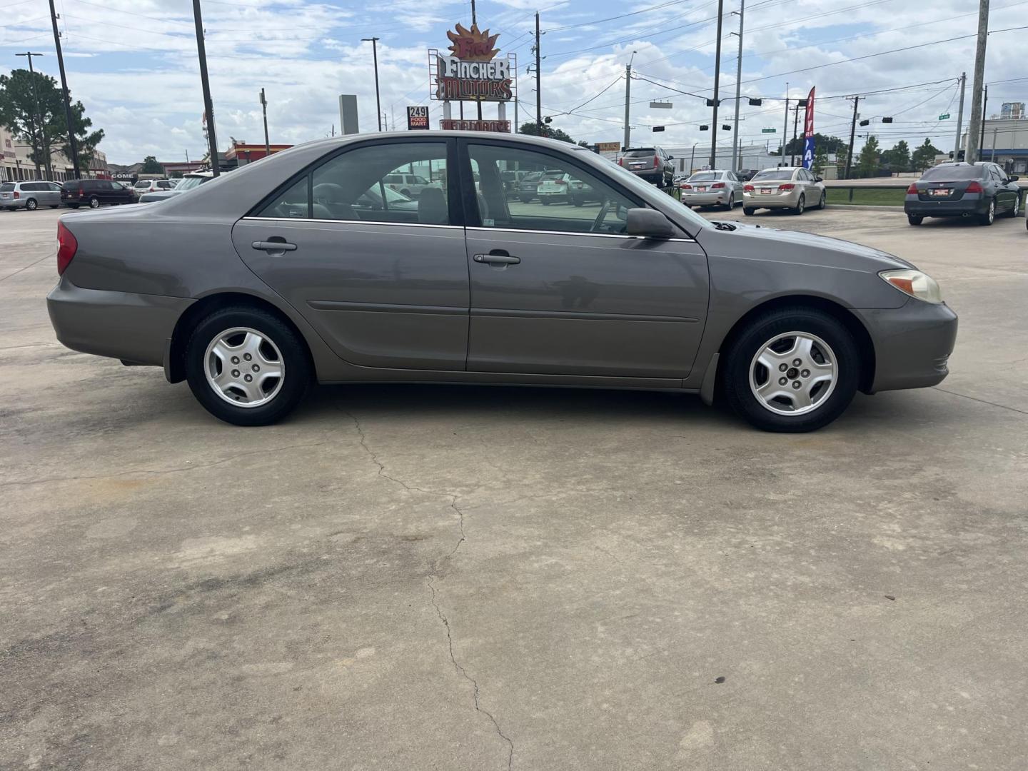 2003 GRAY /Gray Toyota Camry LE V6 (4T1BF32K23U) with an 3.0L V6 DOHC 24V engine, 5-Speed Automatic Overdrive transmission, located at 14700 Tomball Parkway 249, Houston, TX, 77086, (281) 444-2200, 29.928619, -95.504074 - Photo#7