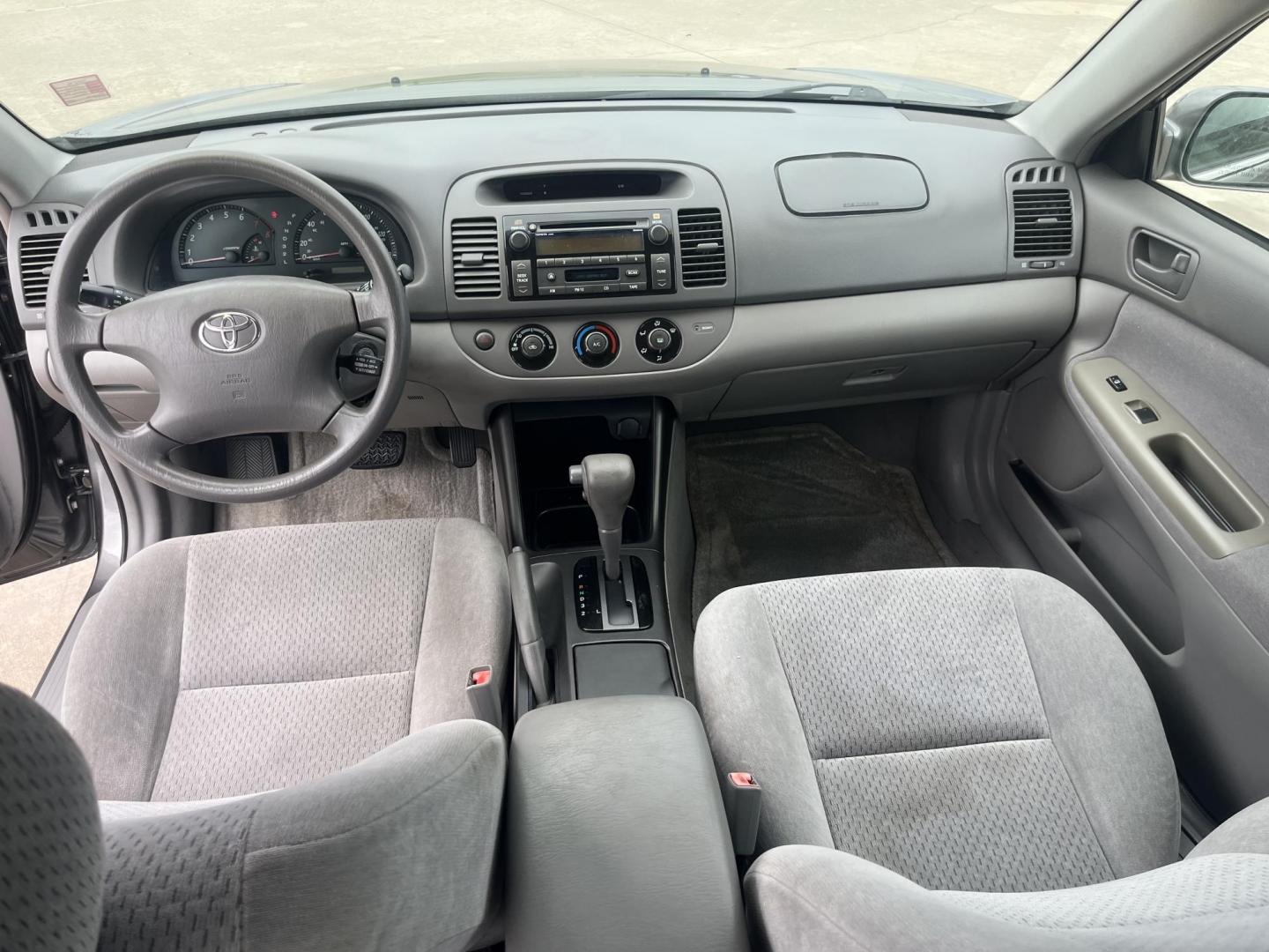 2003 GRAY /Gray Toyota Camry LE V6 (4T1BF32K23U) with an 3.0L V6 DOHC 24V engine, 5-Speed Automatic Overdrive transmission, located at 14700 Tomball Parkway 249, Houston, TX, 77086, (281) 444-2200, 29.928619, -95.504074 - Photo#10