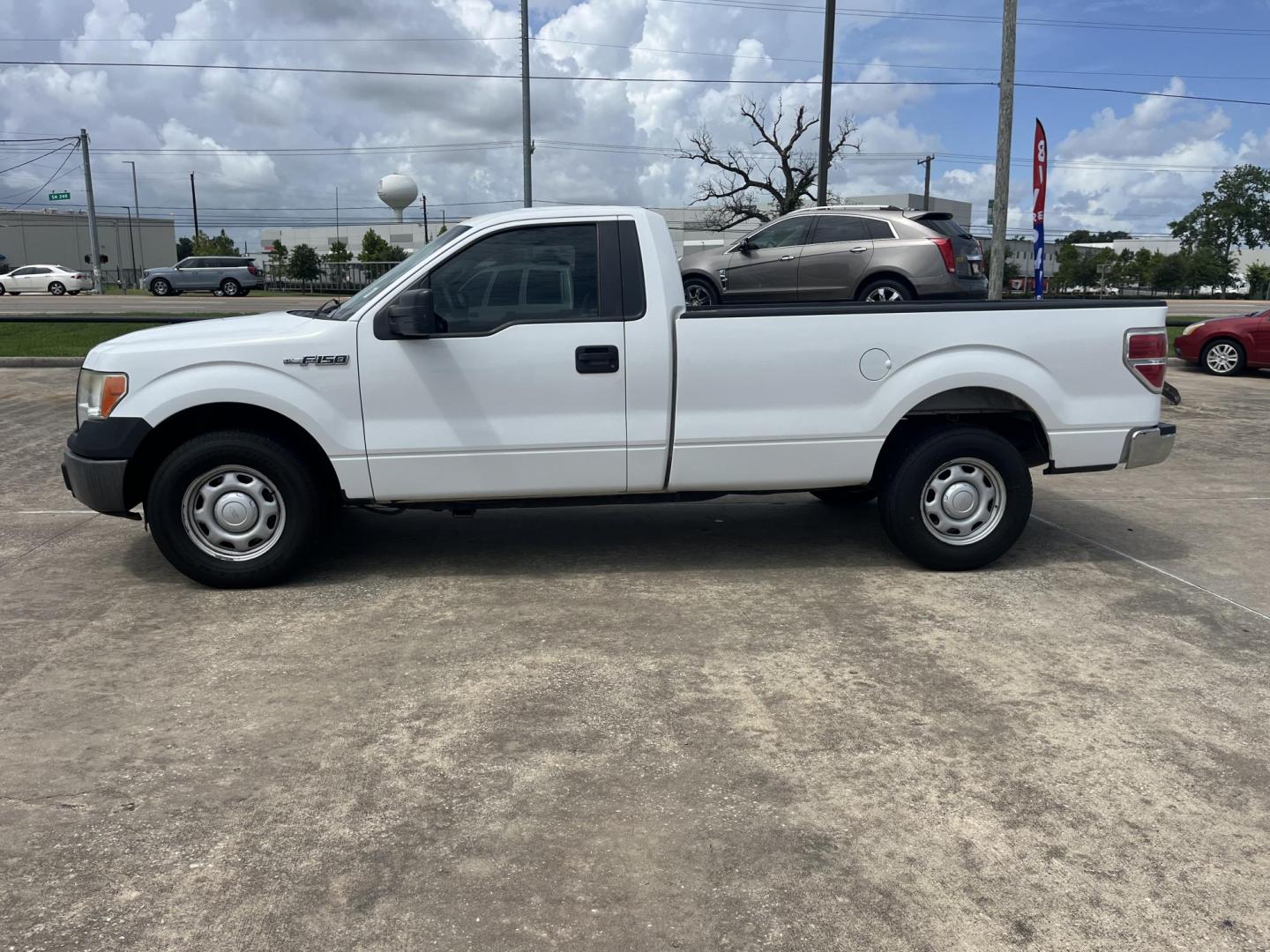 2013 white /Gray Ford F-150 XLT 8-ft. Bed 2WD (1FTMF1CM4DK) with an 3.7L V6 DOHC 24V engine, 6-Speed Automatic transmission, located at 14700 Tomball Parkway 249, Houston, TX, 77086, (281) 444-2200, 29.928619, -95.504074 - Photo#3