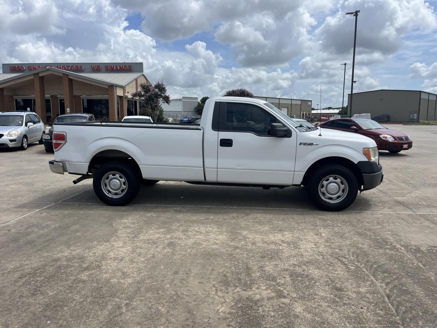 2013 white /Gray Ford F-150 XLT 8-ft. Bed 2WD (1FTMF1CM4DK) with an 3.7L V6 DOHC 24V engine, 6-Speed Automatic transmission, located at 14700 Tomball Parkway 249, Houston, TX, 77086, (281) 444-2200, 29.928619, -95.504074 - Photo#7