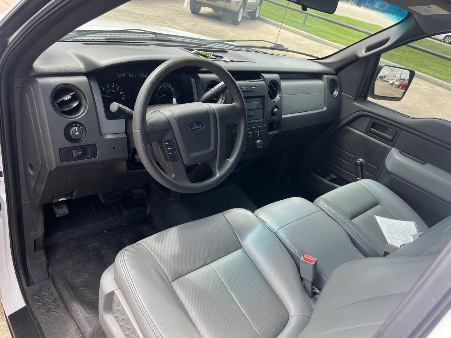 2013 white /Gray Ford F-150 XLT 8-ft. Bed 2WD (1FTMF1CM4DK) with an 3.7L V6 DOHC 24V engine, 6-Speed Automatic transmission, located at 14700 Tomball Parkway 249, Houston, TX, 77086, (281) 444-2200, 29.928619, -95.504074 - Photo#10