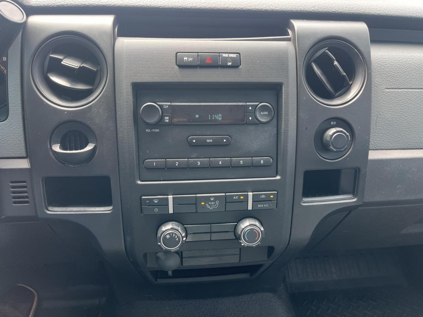 2013 white /Gray Ford F-150 XLT 8-ft. Bed 2WD (1FTMF1CM4DK) with an 3.7L V6 DOHC 24V engine, 6-Speed Automatic transmission, located at 14700 Tomball Parkway 249, Houston, TX, 77086, (281) 444-2200, 29.928619, -95.504074 - Photo#11