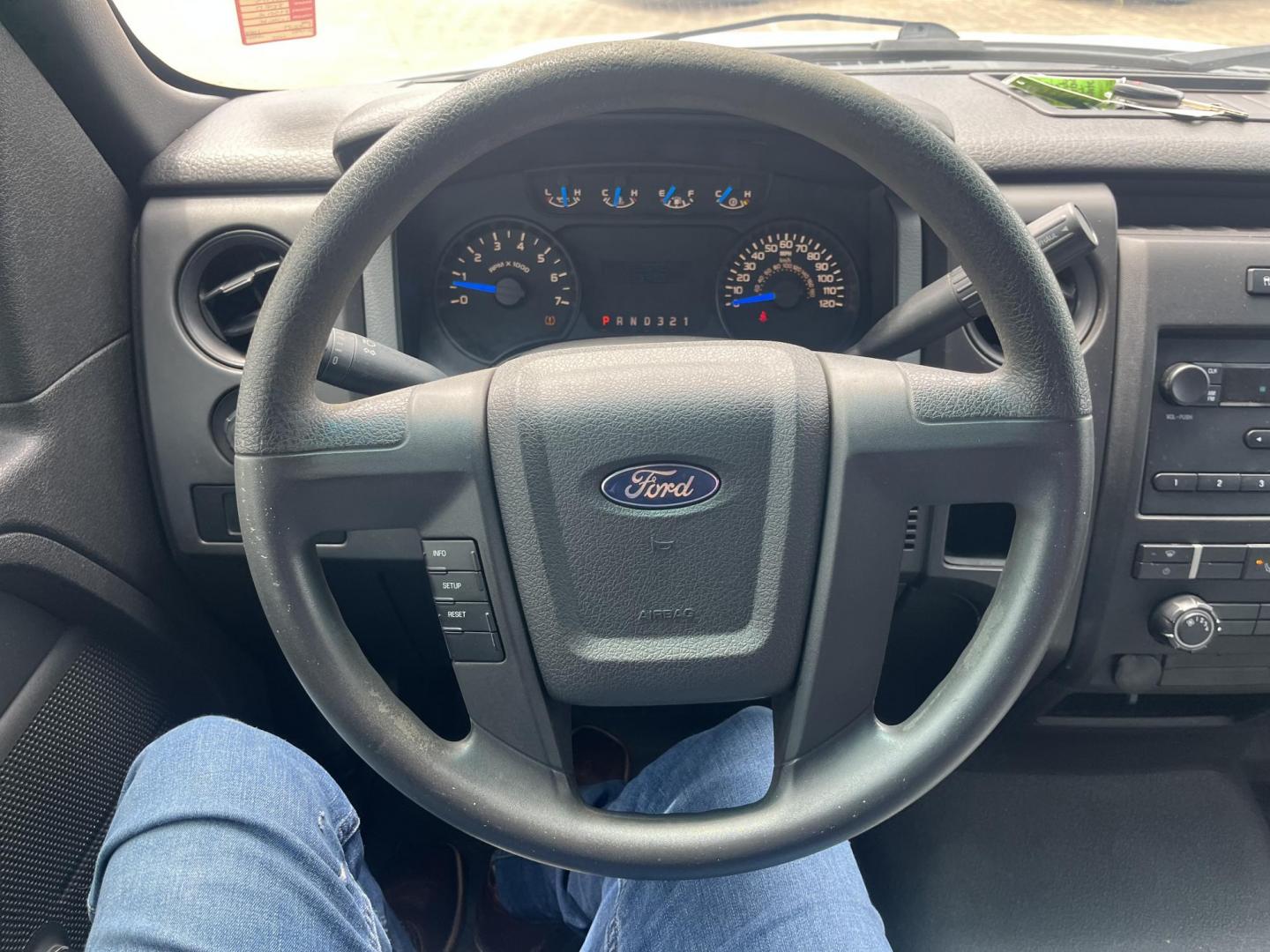 2013 white /Gray Ford F-150 XLT 8-ft. Bed 2WD (1FTMF1CM4DK) with an 3.7L V6 DOHC 24V engine, 6-Speed Automatic transmission, located at 14700 Tomball Parkway 249, Houston, TX, 77086, (281) 444-2200, 29.928619, -95.504074 - Photo#12