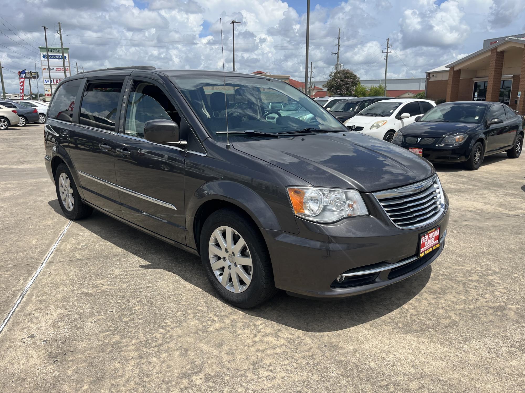 photo of 2015 Chrysler Town & Country Touring