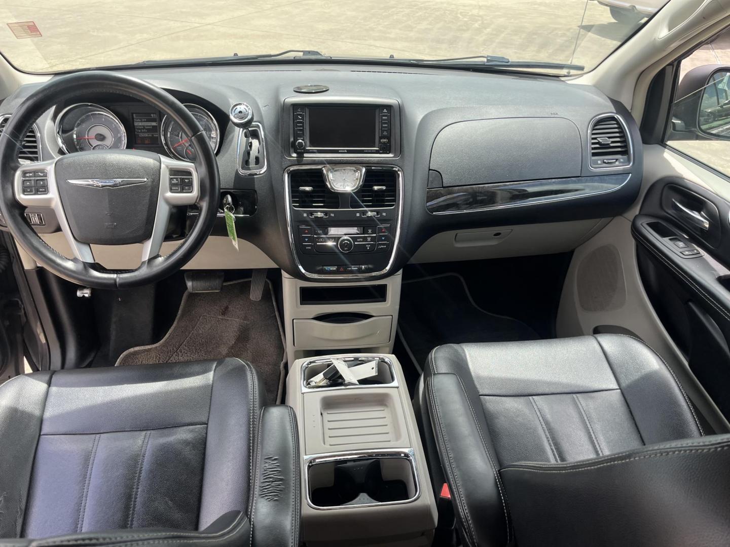 2015 GRAY /Black Chrysler Town & Country Touring (2C4RC1BG1FR) with an 3.6L V6 DOHC 24V engine, 6-Speed Automatic transmission, located at 14700 Tomball Parkway 249, Houston, TX, 77086, (281) 444-2200, 29.928619, -95.504074 - Photo#10