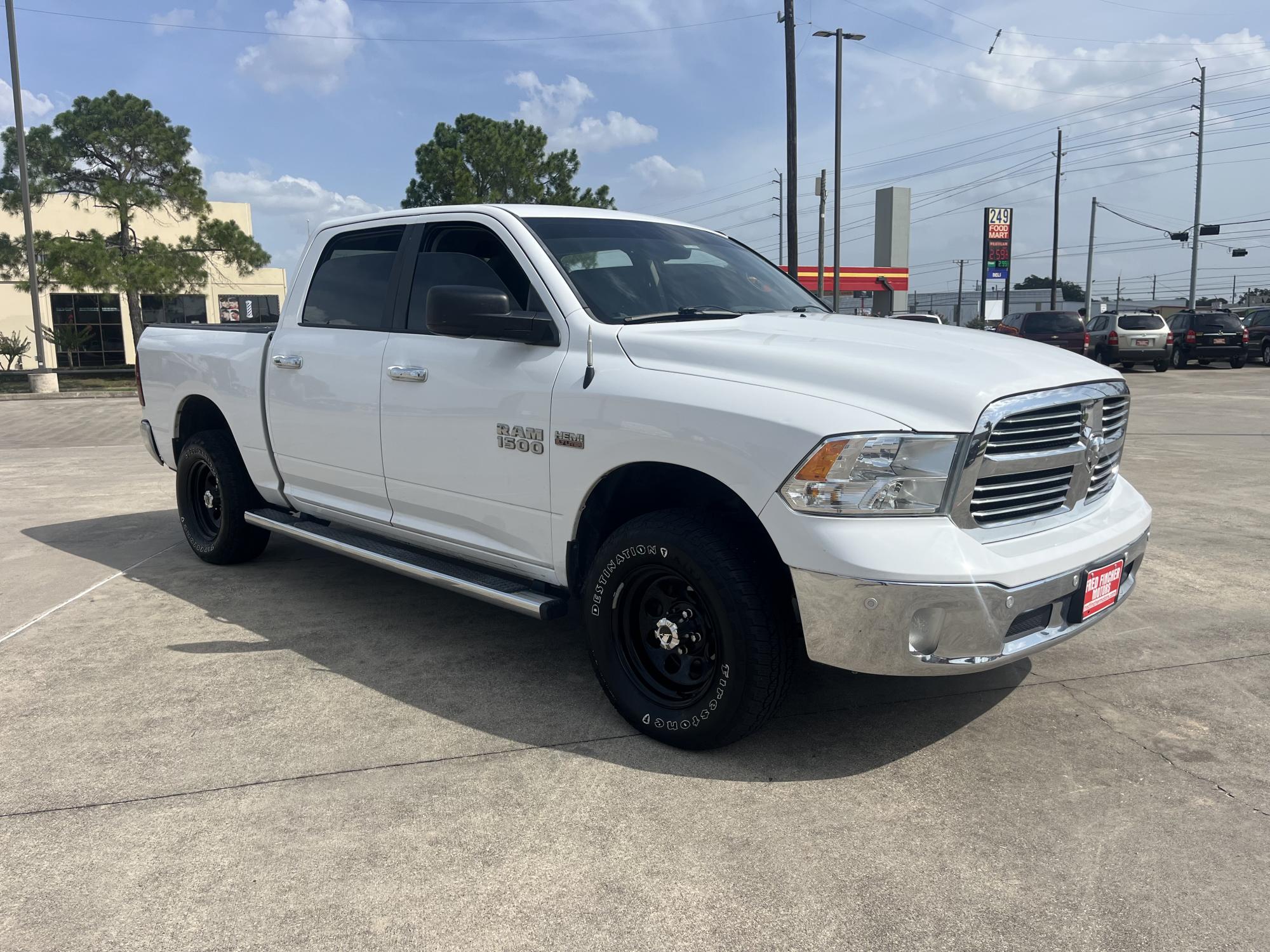 photo of 2015 RAM 1500 SLT Crew Cab SWB 4WD