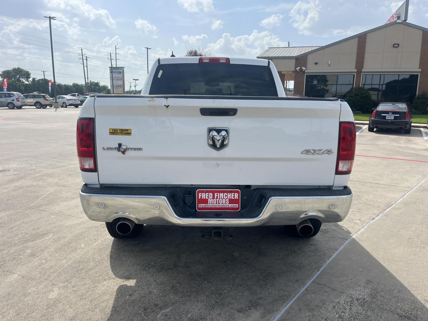 2015 white /Black RAM 1500 SLT Crew Cab SWB 4WD (1C6RR7LT1FS) with an 5.7L V8 OHV 16V engine, 6-Speed Automatic transmission, located at 14700 Tomball Parkway 249, Houston, TX, 77086, (281) 444-2200, 29.928619, -95.504074 - Photo#5