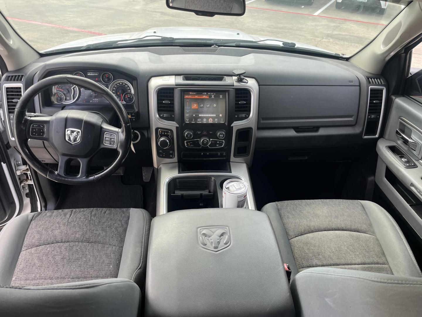 2015 white /Black RAM 1500 SLT Crew Cab SWB 4WD (1C6RR7LT1FS) with an 5.7L V8 OHV 16V engine, 6-Speed Automatic transmission, located at 14700 Tomball Parkway 249, Houston, TX, 77086, (281) 444-2200, 29.928619, -95.504074 - Photo#10