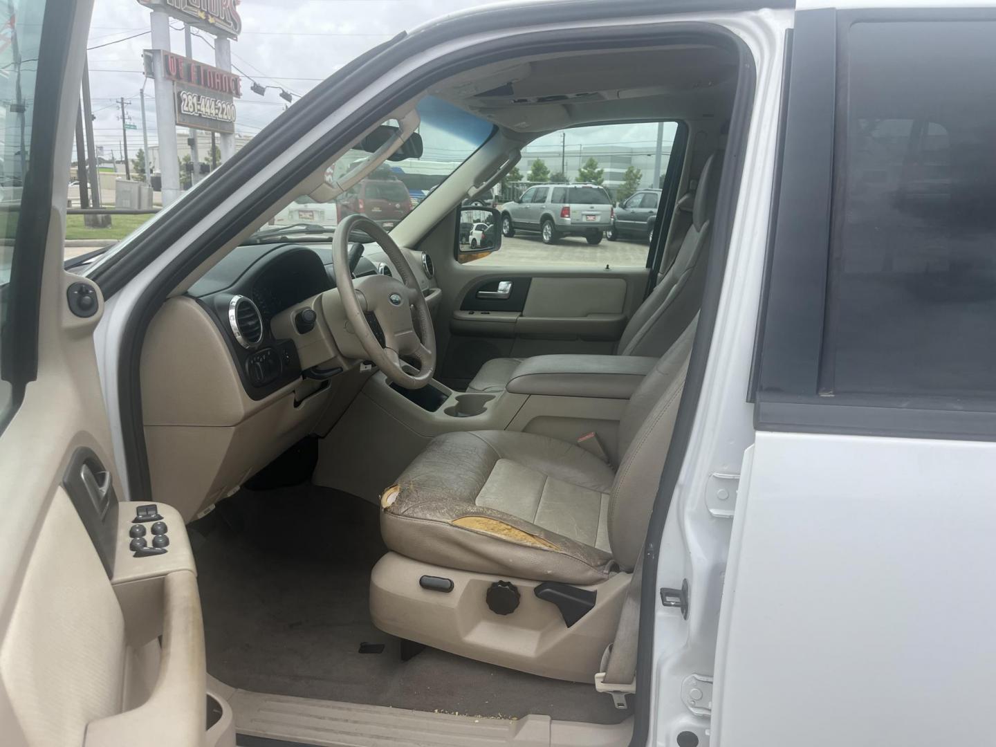 2003 white /Tan Ford Expedition Eddie Bauer 5.4L 2WD (1FMFU17L23L) with an 5.4L V8 SOHC 16V engine, 4-Speed Automatic Overdrive transmission, located at 14700 Tomball Parkway 249, Houston, TX, 77086, (281) 444-2200, 29.928619, -95.504074 - Photo#8