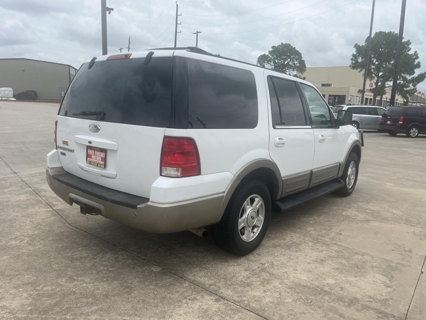 2003 white /Tan Ford Expedition Eddie Bauer 5.4L 2WD (1FMFU17L23L) with an 5.4L V8 SOHC 16V engine, 4-Speed Automatic Overdrive transmission, located at 14700 Tomball Parkway 249, Houston, TX, 77086, (281) 444-2200, 29.928619, -95.504074 - Photo#6