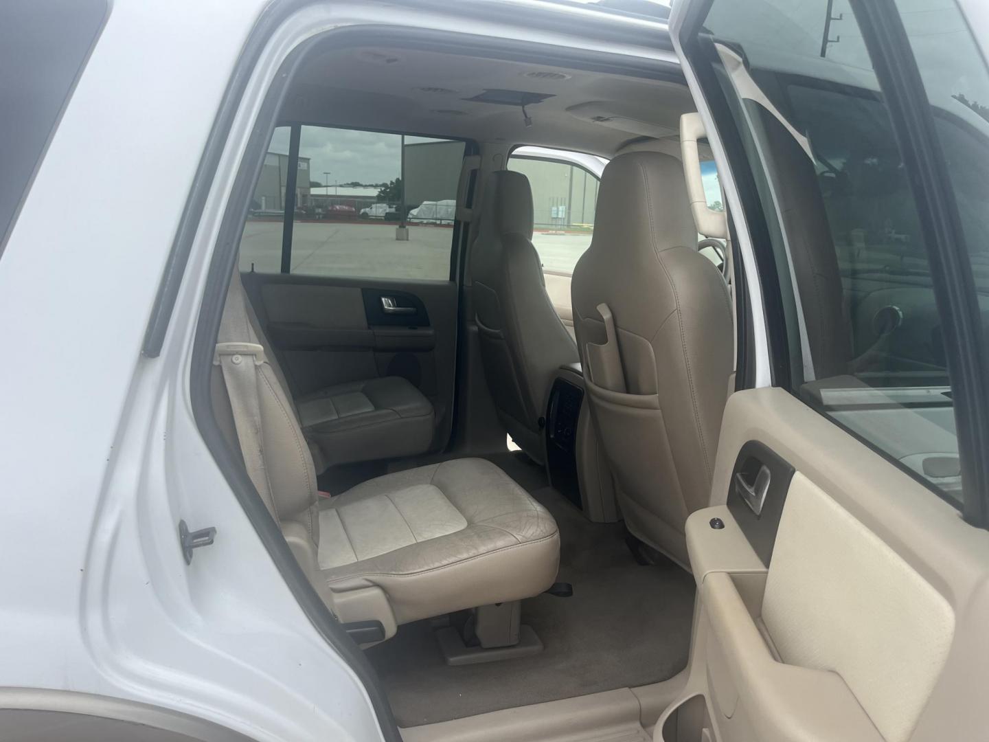 2003 white /Tan Ford Expedition Eddie Bauer 5.4L 2WD (1FMFU17L23L) with an 5.4L V8 SOHC 16V engine, 4-Speed Automatic Overdrive transmission, located at 14700 Tomball Parkway 249, Houston, TX, 77086, (281) 444-2200, 29.928619, -95.504074 - Photo#13