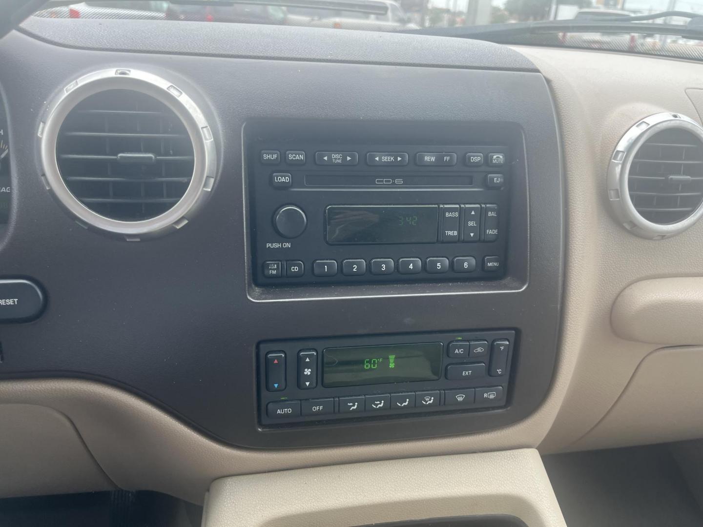 2003 white /Tan Ford Expedition Eddie Bauer 5.4L 2WD (1FMFU17L23L) with an 5.4L V8 SOHC 16V engine, 4-Speed Automatic Overdrive transmission, located at 14700 Tomball Parkway 249, Houston, TX, 77086, (281) 444-2200, 29.928619, -95.504074 - Photo#15
