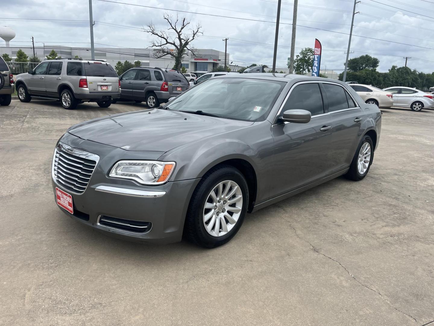 2012 GRAY /Tan Chrysler 300 Base (2C3CCAAG6CH) with an 3.6L V6 SOHC 24V engine, 5-Speed Automatic transmission, located at 14700 Tomball Parkway 249, Houston, TX, 77086, (281) 444-2200, 29.928619, -95.504074 - Photo#2