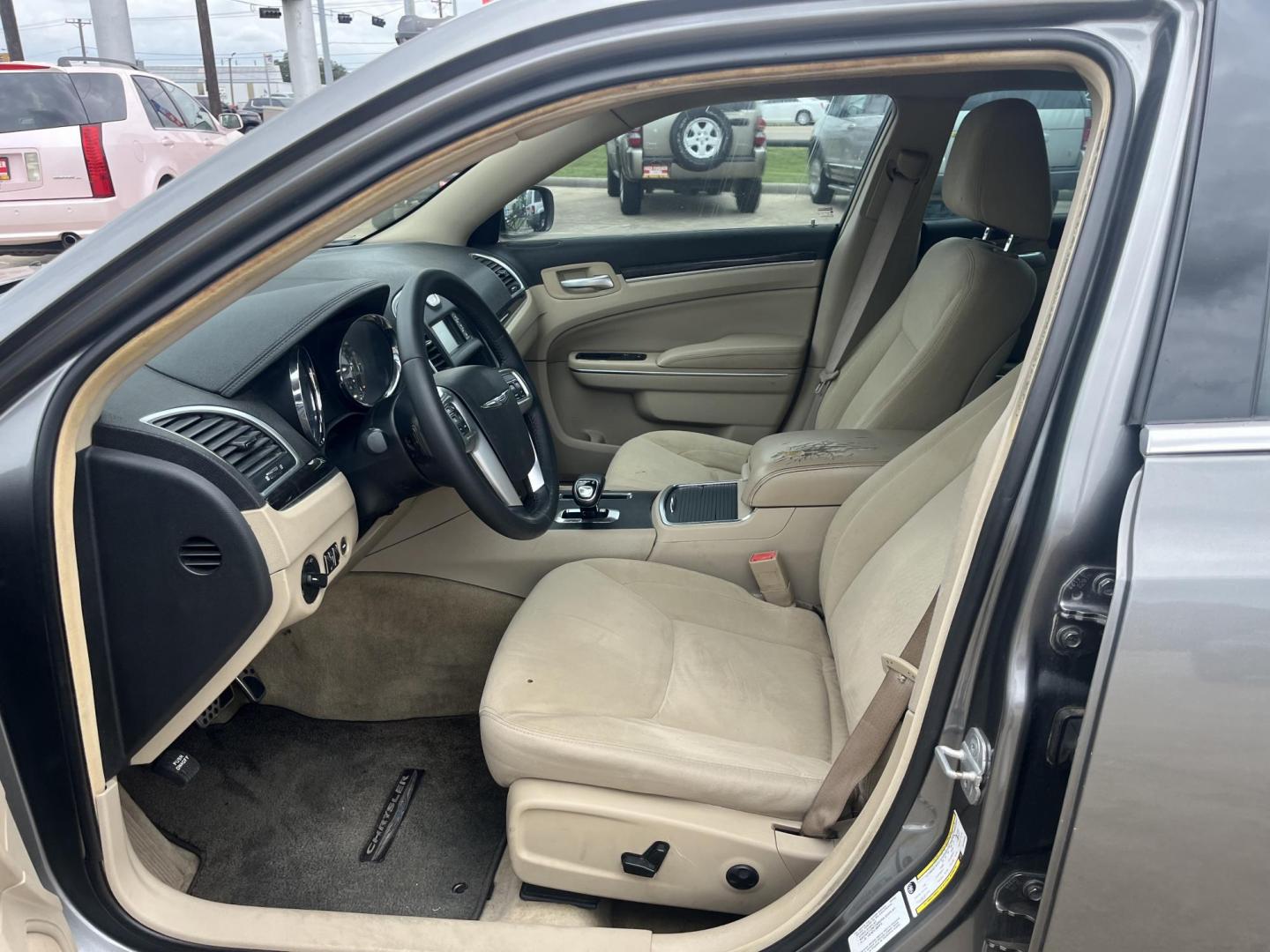 2012 GRAY /Tan Chrysler 300 Base (2C3CCAAG6CH) with an 3.6L V6 SOHC 24V engine, 5-Speed Automatic transmission, located at 14700 Tomball Parkway 249, Houston, TX, 77086, (281) 444-2200, 29.928619, -95.504074 - Photo#8
