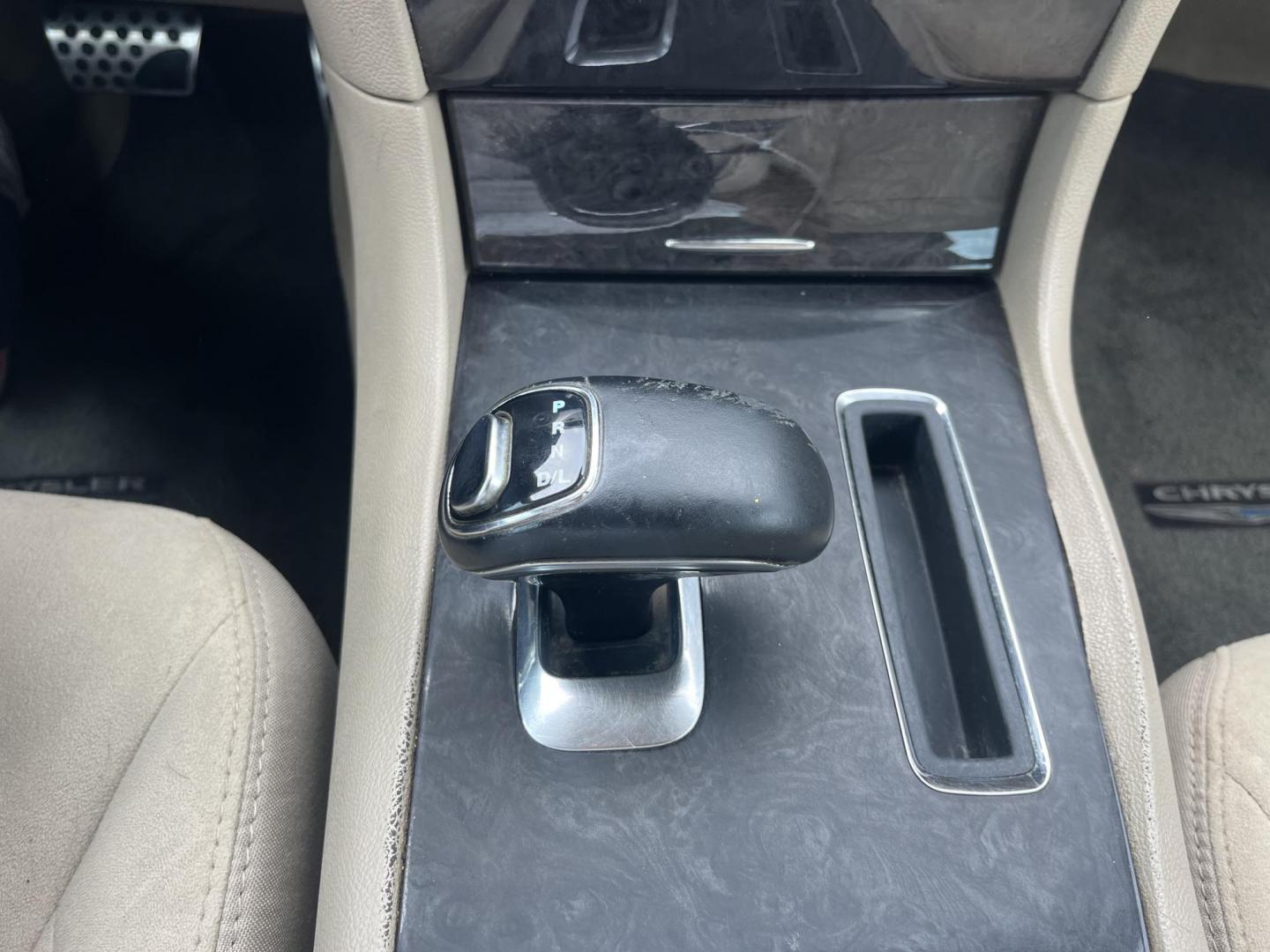 2012 GRAY /Tan Chrysler 300 Base (2C3CCAAG6CH) with an 3.6L V6 SOHC 24V engine, 5-Speed Automatic transmission, located at 14700 Tomball Parkway 249, Houston, TX, 77086, (281) 444-2200, 29.928619, -95.504074 - Photo#13