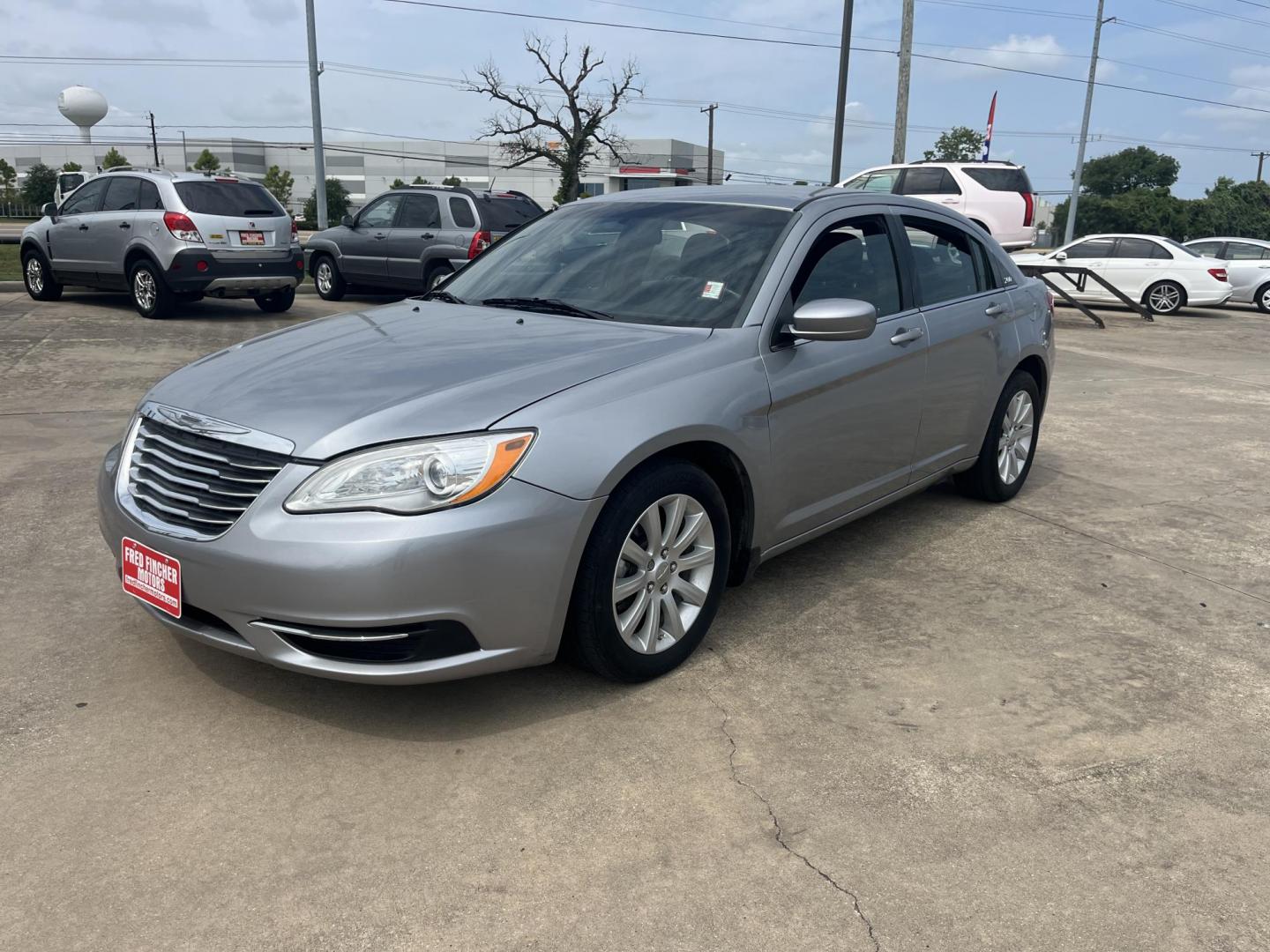 2014 GRAY Chrysler 200 Touring (1C3CCBBG2EN) with an 3.6L V6 DOHC 24V FFV engine, 6-Speed Automatic transmission, located at 14700 Tomball Parkway 249, Houston, TX, 77086, (281) 444-2200, 29.928619, -95.504074 - Photo#2