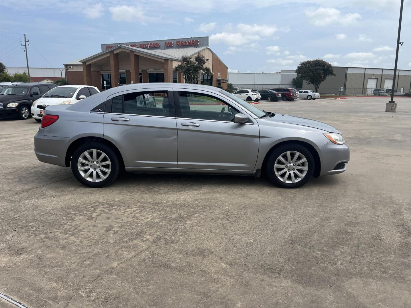 2014 GRAY Chrysler 200 Touring (1C3CCBBG2EN) with an 3.6L V6 DOHC 24V FFV engine, 6-Speed Automatic transmission, located at 14700 Tomball Parkway 249, Houston, TX, 77086, (281) 444-2200, 29.928619, -95.504074 - Photo#7