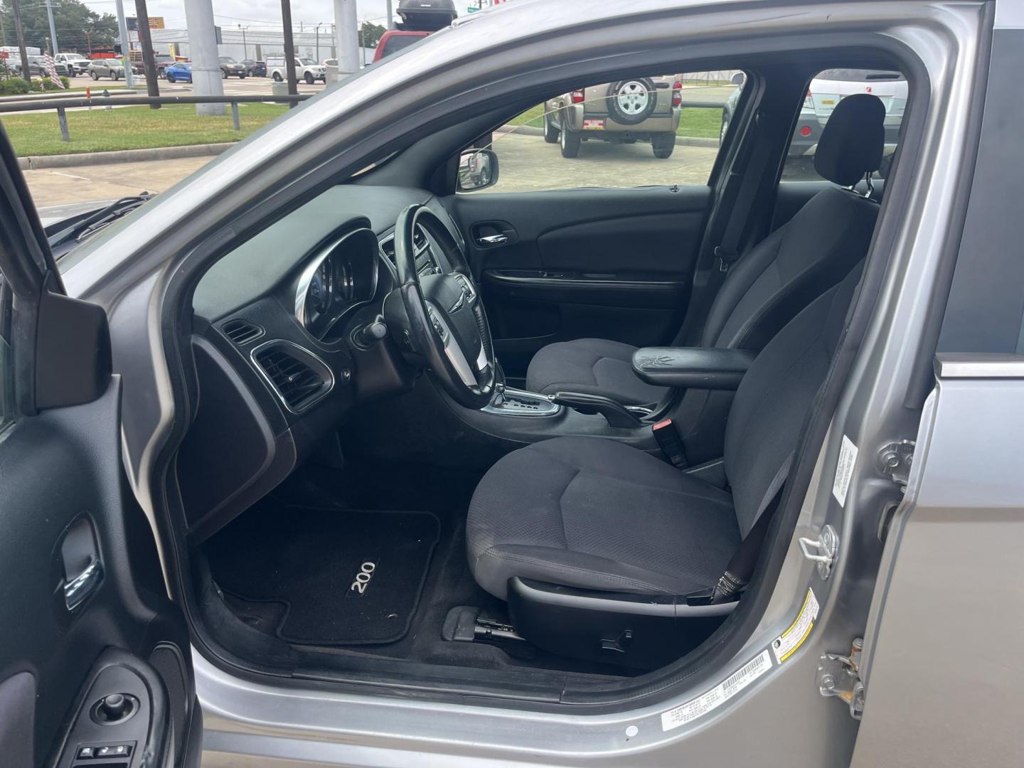2014 GRAY Chrysler 200 Touring (1C3CCBBG2EN) with an 3.6L V6 DOHC 24V FFV engine, 6-Speed Automatic transmission, located at 14700 Tomball Parkway 249, Houston, TX, 77086, (281) 444-2200, 29.928619, -95.504074 - Photo#8