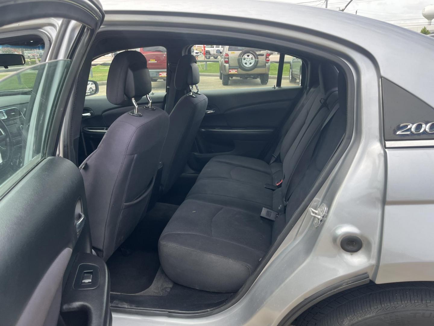 2014 GRAY Chrysler 200 Touring (1C3CCBBG2EN) with an 3.6L V6 DOHC 24V FFV engine, 6-Speed Automatic transmission, located at 14700 Tomball Parkway 249, Houston, TX, 77086, (281) 444-2200, 29.928619, -95.504074 - Photo#9