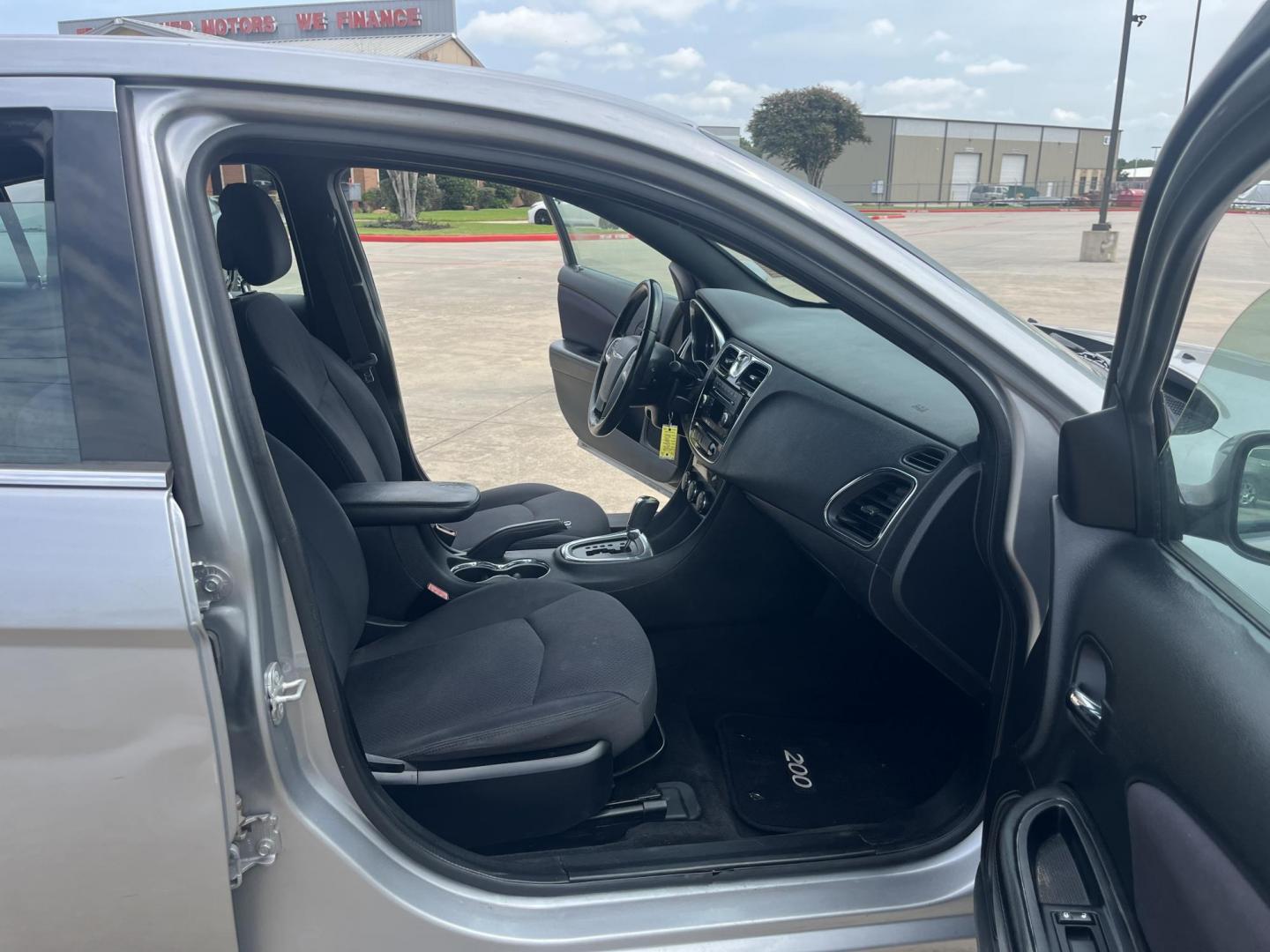 2014 GRAY Chrysler 200 Touring (1C3CCBBG2EN) with an 3.6L V6 DOHC 24V FFV engine, 6-Speed Automatic transmission, located at 14700 Tomball Parkway 249, Houston, TX, 77086, (281) 444-2200, 29.928619, -95.504074 - Photo#11