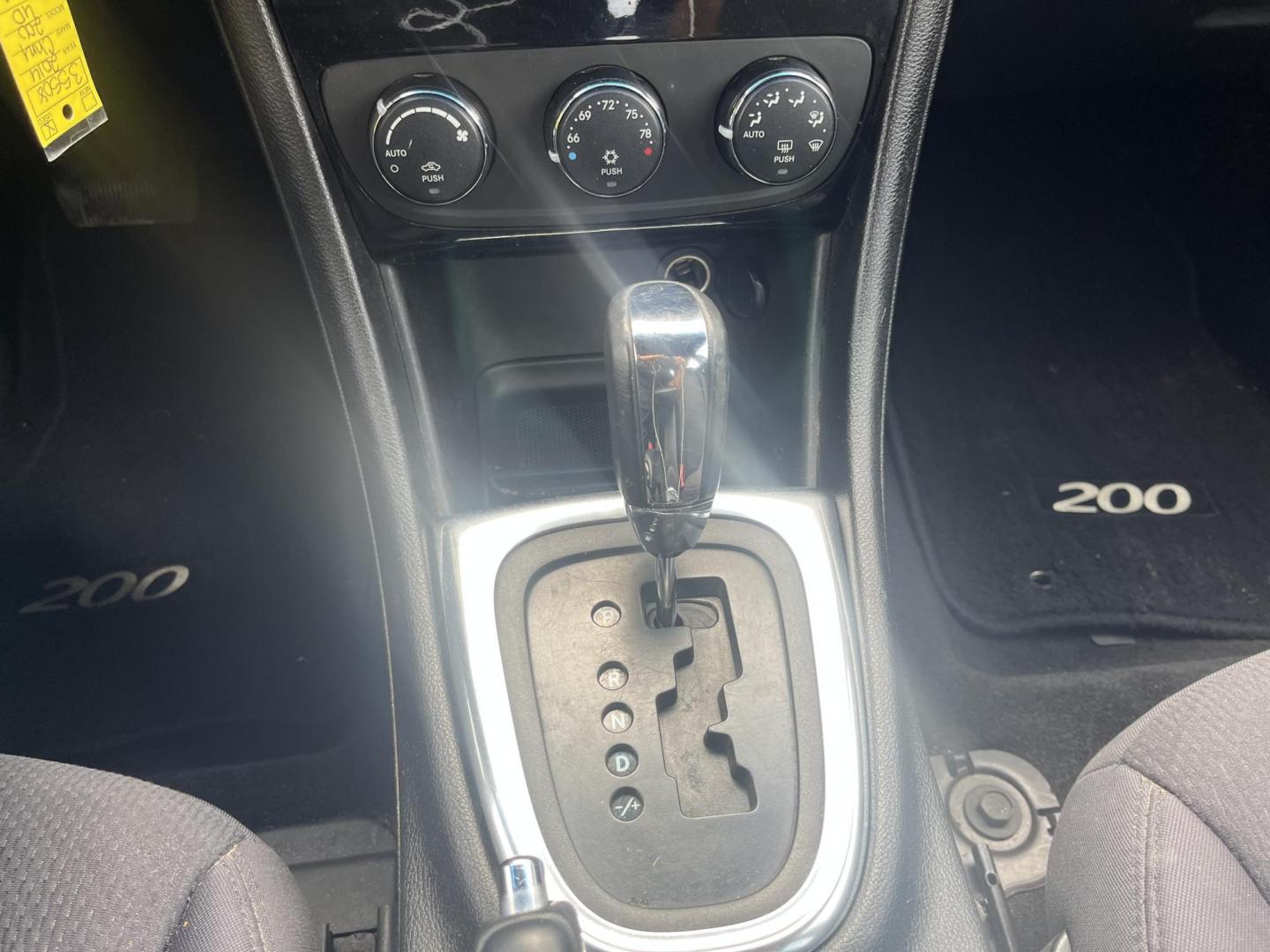 2014 GRAY Chrysler 200 Touring (1C3CCBBG2EN) with an 3.6L V6 DOHC 24V FFV engine, 6-Speed Automatic transmission, located at 14700 Tomball Parkway 249, Houston, TX, 77086, (281) 444-2200, 29.928619, -95.504074 - Photo#13