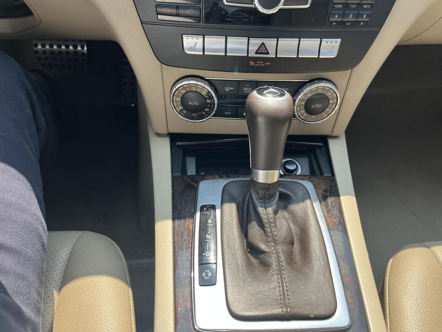 2014 white /Tan Mercedes-Benz C-Class C250 Luxury Sedan (WDDGF4HB0EA) with an 3.0L V6 DOHC 16V engine, 7-Speed Automatic transmission, located at 14700 Tomball Parkway 249, Houston, TX, 77086, (281) 444-2200, 29.928619, -95.504074 - Photo#13