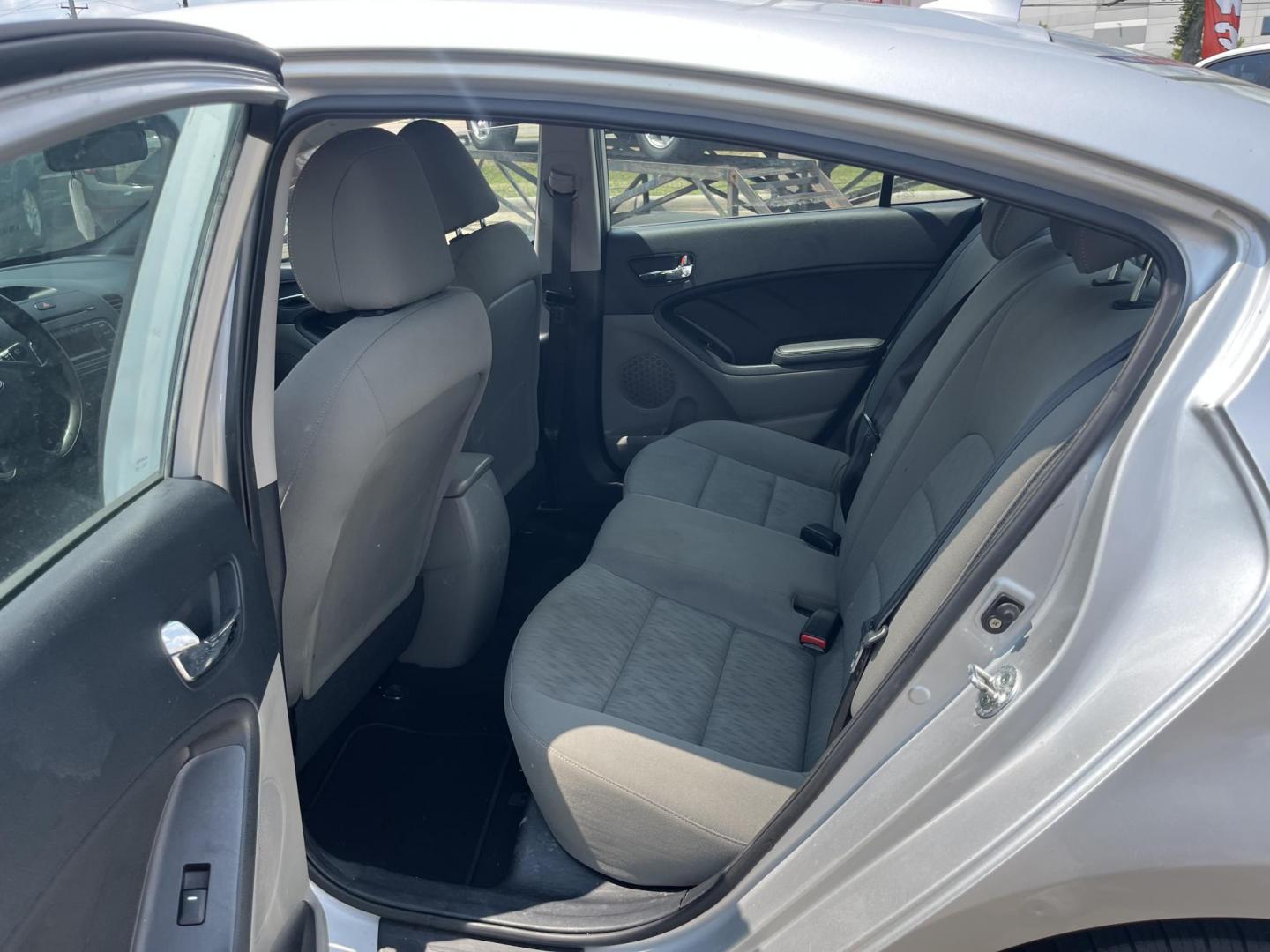 2015 silver /Black Kia Forte LX (KNAFK4A6XF5) with an 1.8L L4 DOHC 16V engine, Auto transmission, located at 14700 Tomball Parkway 249, Houston, TX, 77086, (281) 444-2200, 29.928619, -95.504074 - Photo#8