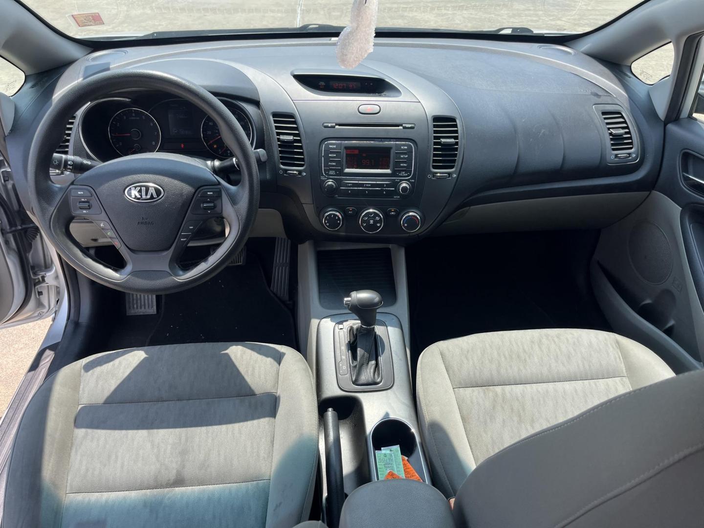 2015 silver /Black Kia Forte LX (KNAFK4A6XF5) with an 1.8L L4 DOHC 16V engine, Auto transmission, located at 14700 Tomball Parkway 249, Houston, TX, 77086, (281) 444-2200, 29.928619, -95.504074 - Photo#9