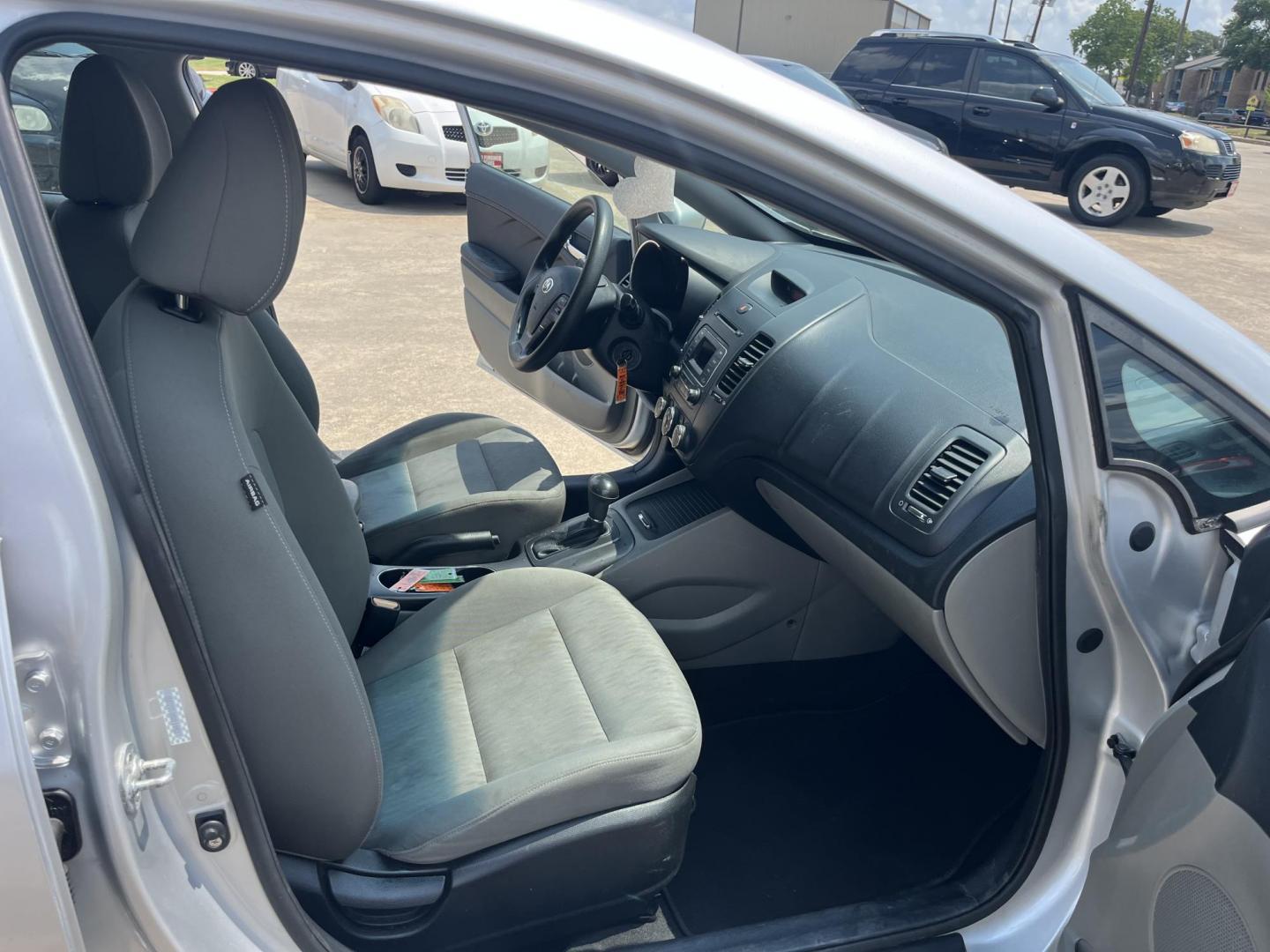 2015 silver /Black Kia Forte LX (KNAFK4A6XF5) with an 1.8L L4 DOHC 16V engine, Auto transmission, located at 14700 Tomball Parkway 249, Houston, TX, 77086, (281) 444-2200, 29.928619, -95.504074 - Photo#10