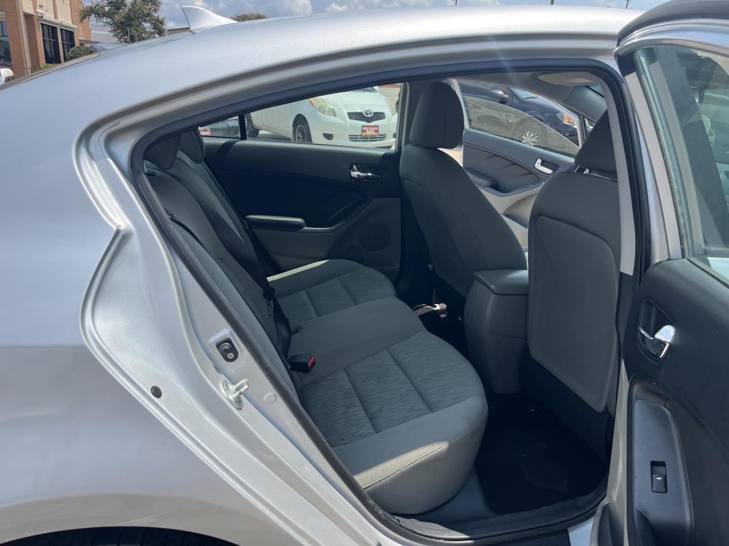 2015 silver /Black Kia Forte LX (KNAFK4A6XF5) with an 1.8L L4 DOHC 16V engine, Auto transmission, located at 14700 Tomball Parkway 249, Houston, TX, 77086, (281) 444-2200, 29.928619, -95.504074 - Photo#11