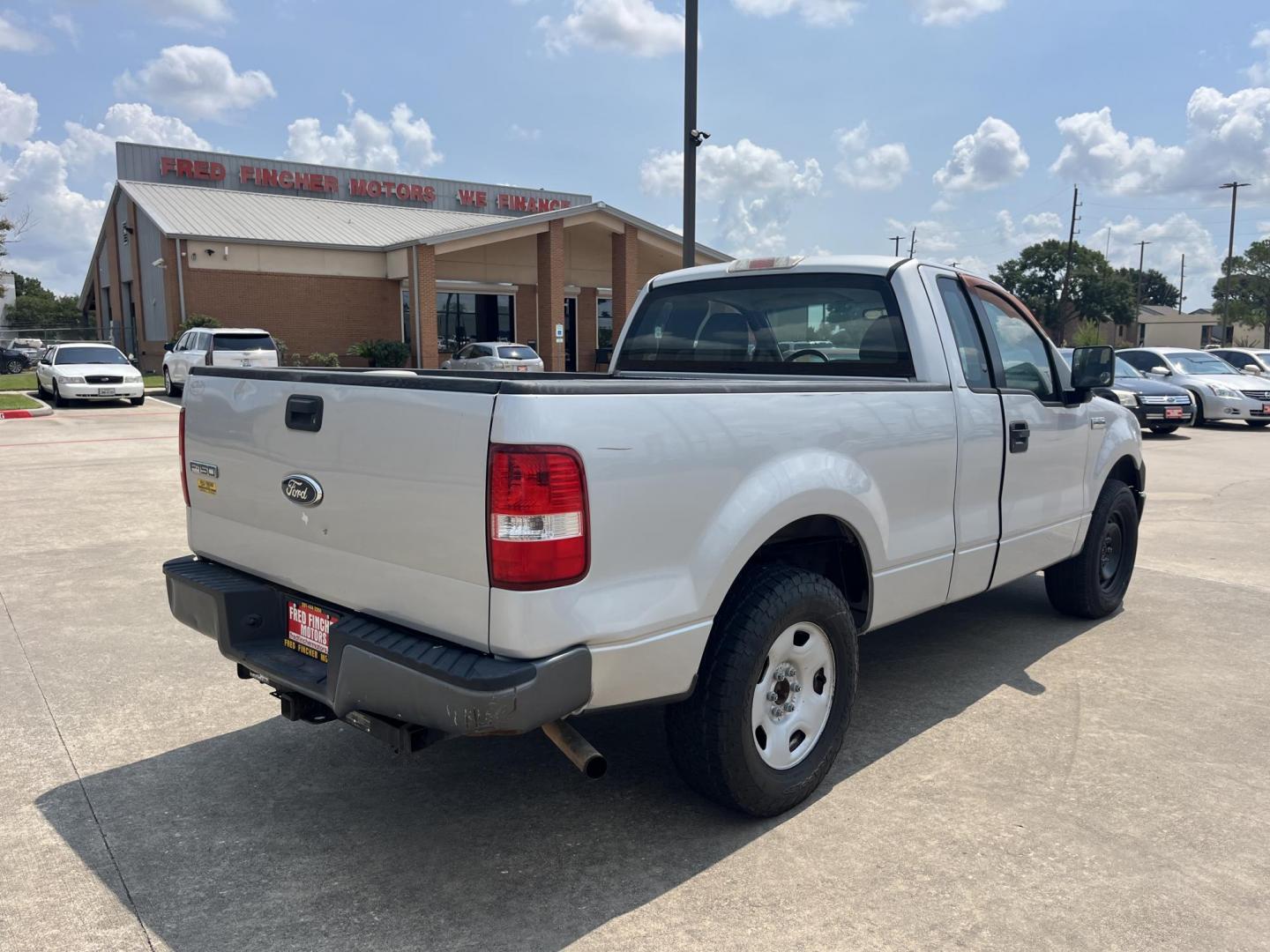 2006 silver Ford F-150 STX 2WD (1FTRF12256N) with an 4.2L V6 OHV 12V engine, located at 14700 Tomball Parkway 249, Houston, TX, 77086, (281) 444-2200, 29.928619, -95.504074 - Photo#6