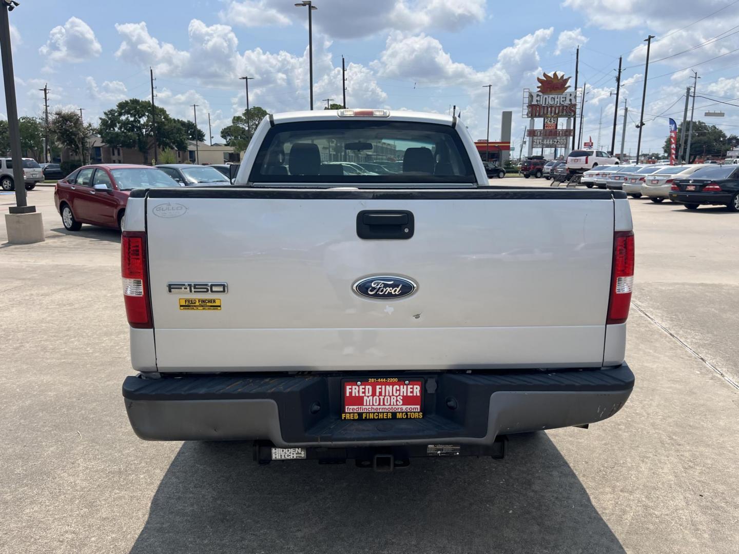 2006 silver Ford F-150 STX 2WD (1FTRF12256N) with an 4.2L V6 OHV 12V engine, located at 14700 Tomball Parkway 249, Houston, TX, 77086, (281) 444-2200, 29.928619, -95.504074 - Photo#5