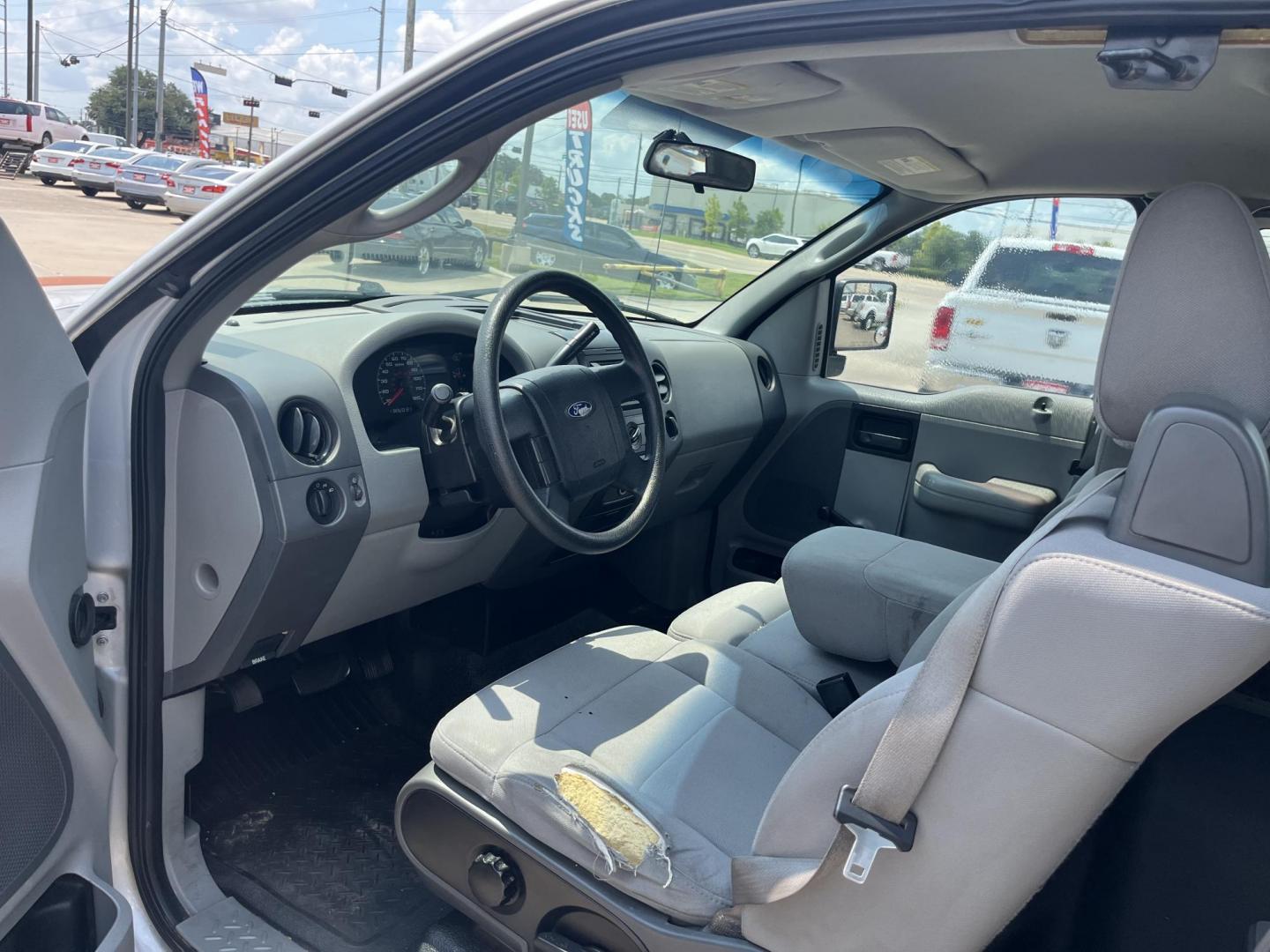 2006 silver Ford F-150 STX 2WD (1FTRF12256N) with an 4.2L V6 OHV 12V engine, located at 14700 Tomball Parkway 249, Houston, TX, 77086, (281) 444-2200, 29.928619, -95.504074 - Photo#9