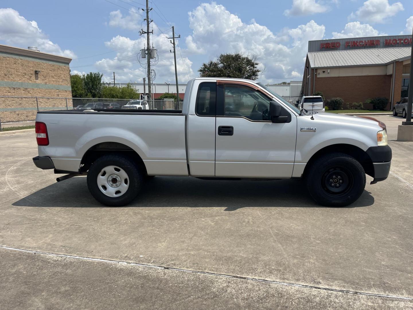2006 silver Ford F-150 STX 2WD (1FTRF12256N) with an 4.2L V6 OHV 12V engine, located at 14700 Tomball Parkway 249, Houston, TX, 77086, (281) 444-2200, 29.928619, -95.504074 - Photo#7