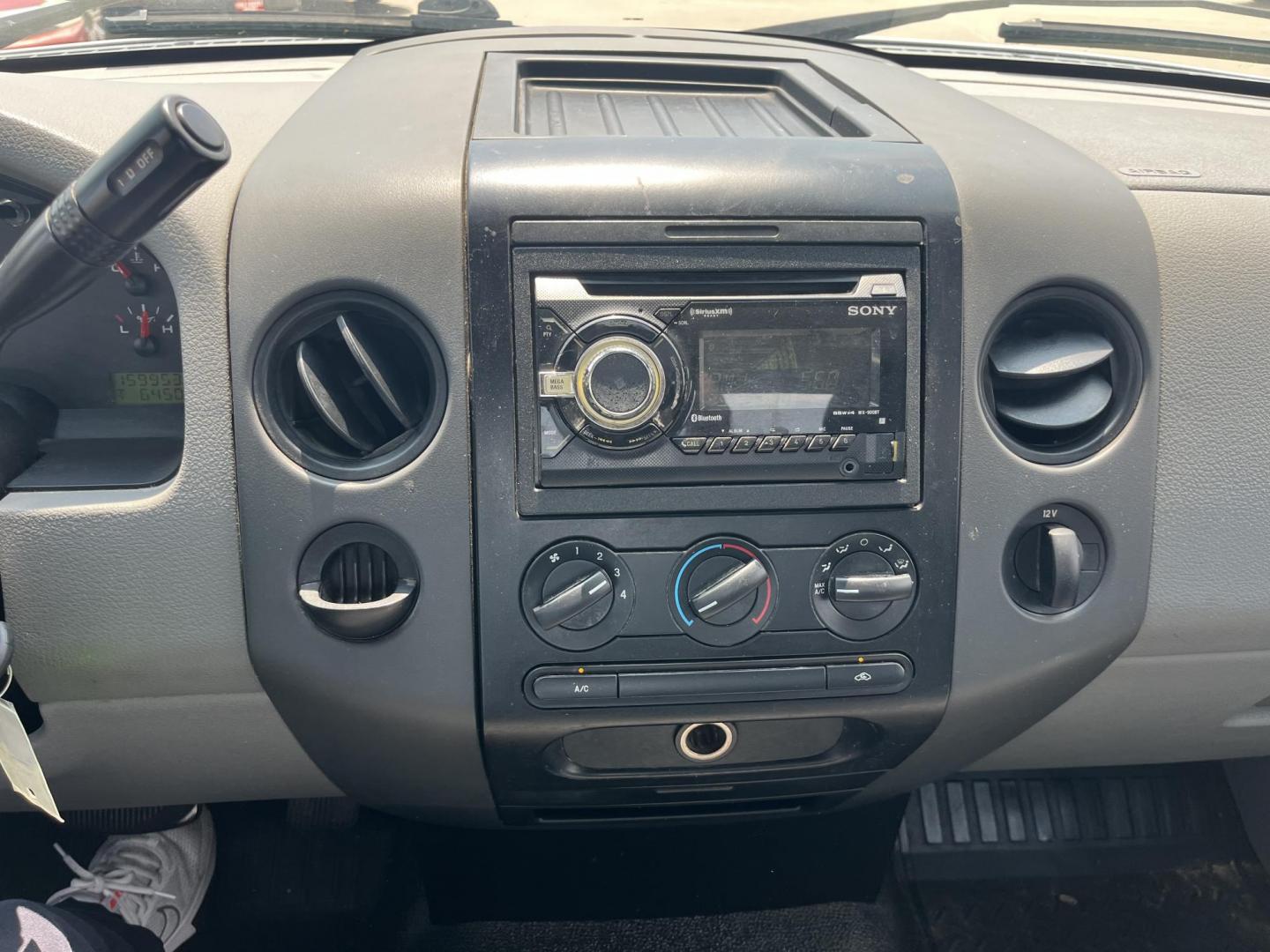 2006 silver Ford F-150 STX 2WD (1FTRF12256N) with an 4.2L V6 OHV 12V engine, located at 14700 Tomball Parkway 249, Houston, TX, 77086, (281) 444-2200, 29.928619, -95.504074 - Photo#12