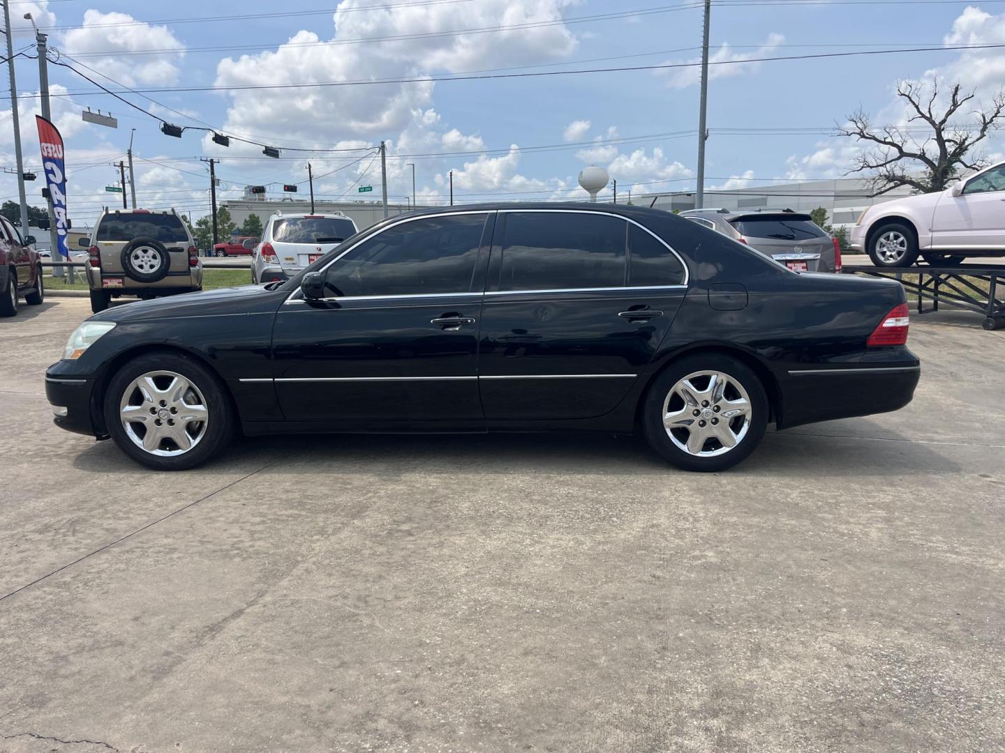 2006 Lexus LS 430 Sedan (JTHBN36F065) with an 4.3L V8 DOHC 32V engine, 6-Speed Automatic Overdrive transmission, located at 14700 Tomball Parkway 249, Houston, TX, 77086, (281) 444-2200, 29.928619, -95.504074 - Photo#3