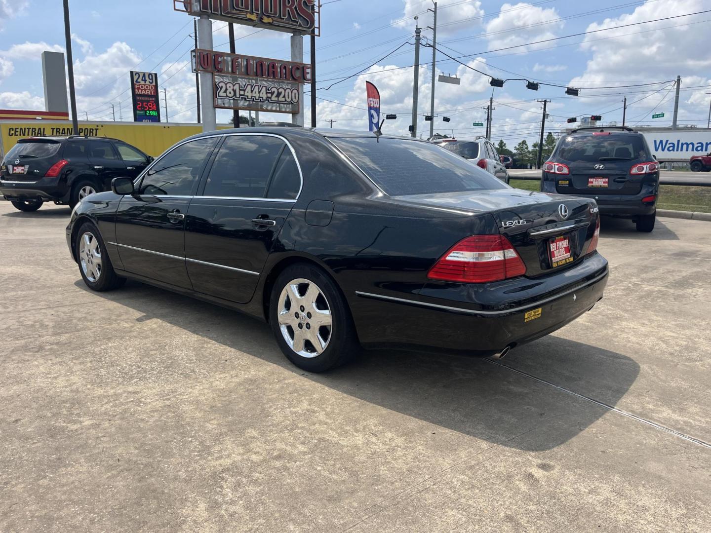 2006 Lexus LS 430 Sedan (JTHBN36F065) with an 4.3L V8 DOHC 32V engine, 6-Speed Automatic Overdrive transmission, located at 14700 Tomball Parkway 249, Houston, TX, 77086, (281) 444-2200, 29.928619, -95.504074 - Photo#4