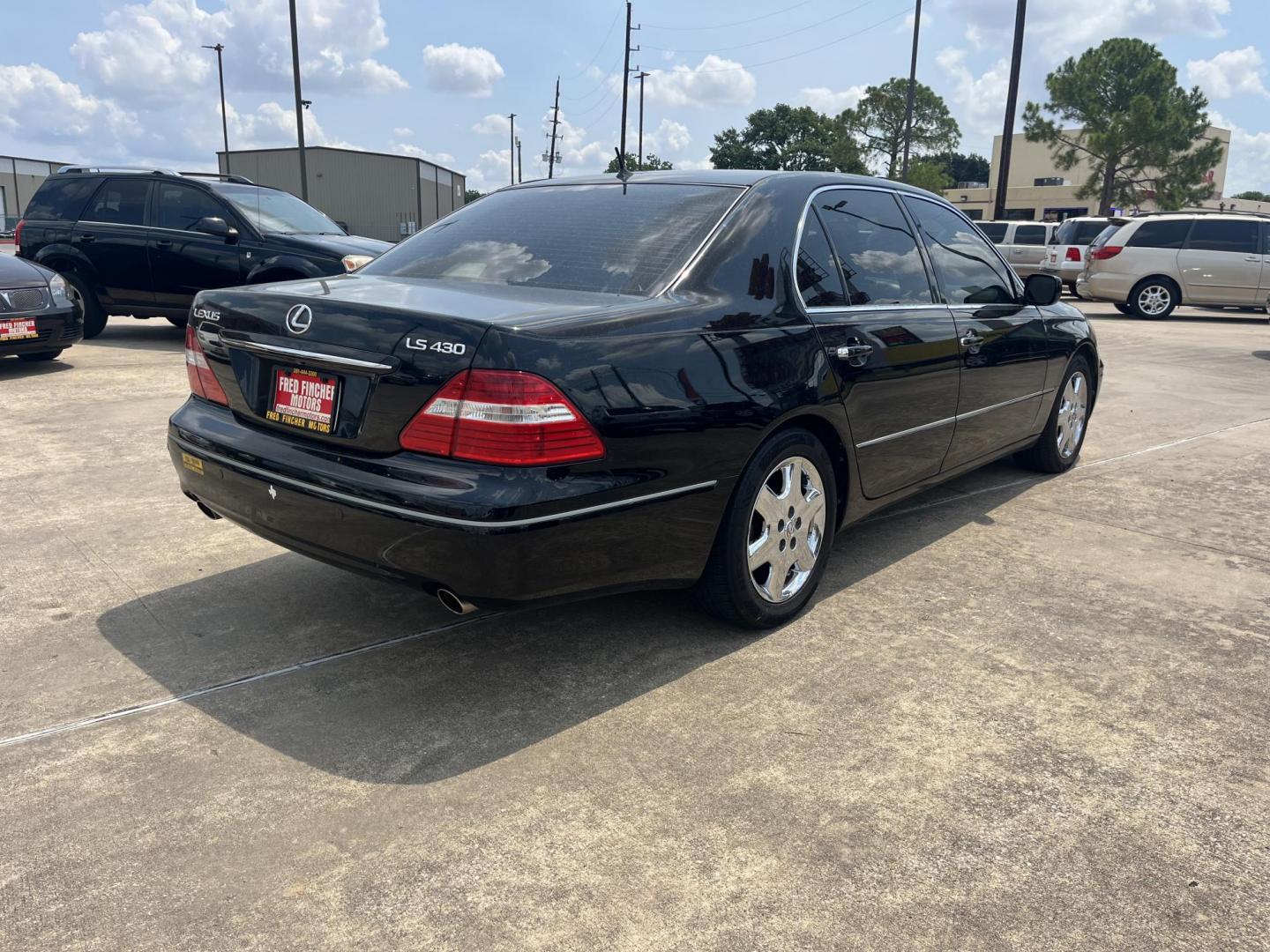 2006 Lexus LS 430 Sedan (JTHBN36F065) with an 4.3L V8 DOHC 32V engine, 6-Speed Automatic Overdrive transmission, located at 14700 Tomball Parkway 249, Houston, TX, 77086, (281) 444-2200, 29.928619, -95.504074 - Photo#6