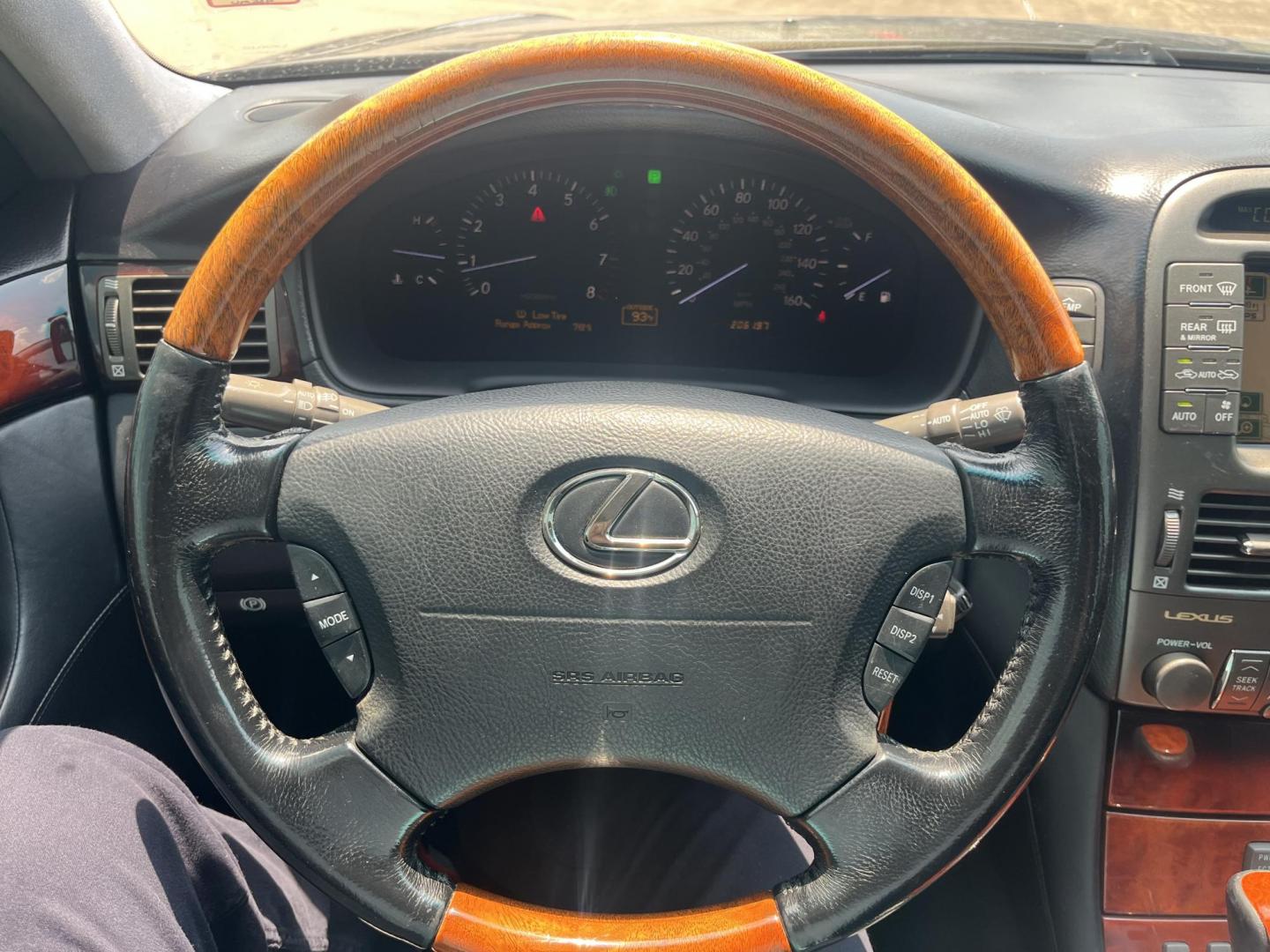 2006 Lexus LS 430 Sedan (JTHBN36F065) with an 4.3L V8 DOHC 32V engine, 6-Speed Automatic Overdrive transmission, located at 14700 Tomball Parkway 249, Houston, TX, 77086, (281) 444-2200, 29.928619, -95.504074 - Photo#13