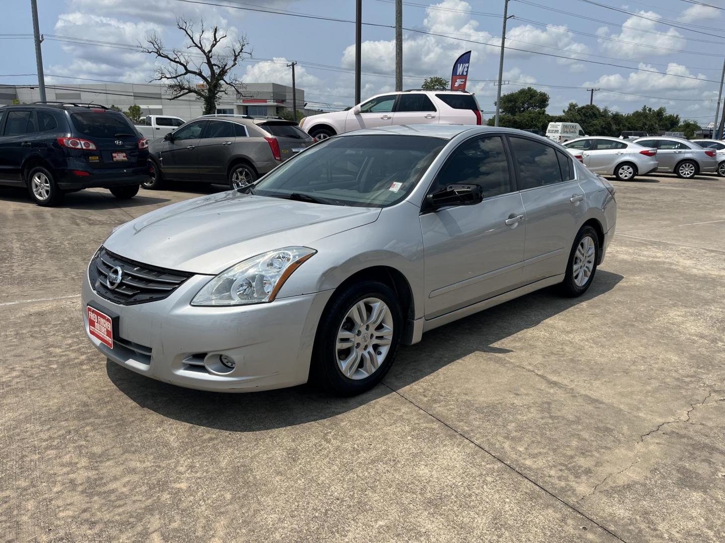2011 silver Nissan Altima 2.5 S (1N4AL2AP1BN) with an 2.5L L4 DOHC 16V engine, Automatic transmission, located at 14700 Tomball Parkway 249, Houston, TX, 77086, (281) 444-2200, 29.928619, -95.504074 - Photo#2